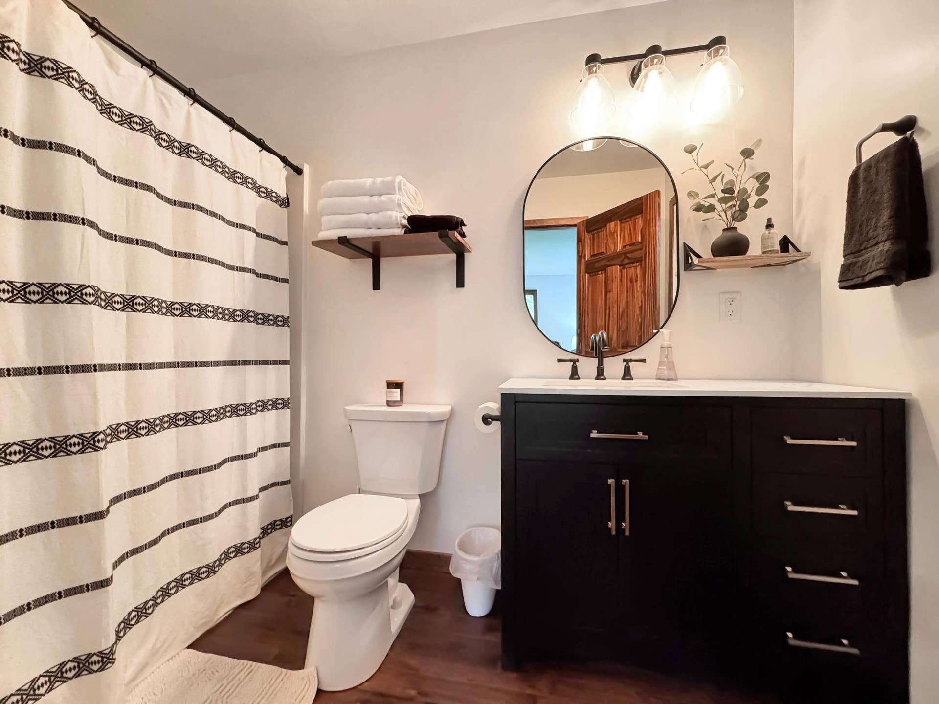 6020 Shady Lane NE, Bemidji, MN 56601 Primary Bathroom