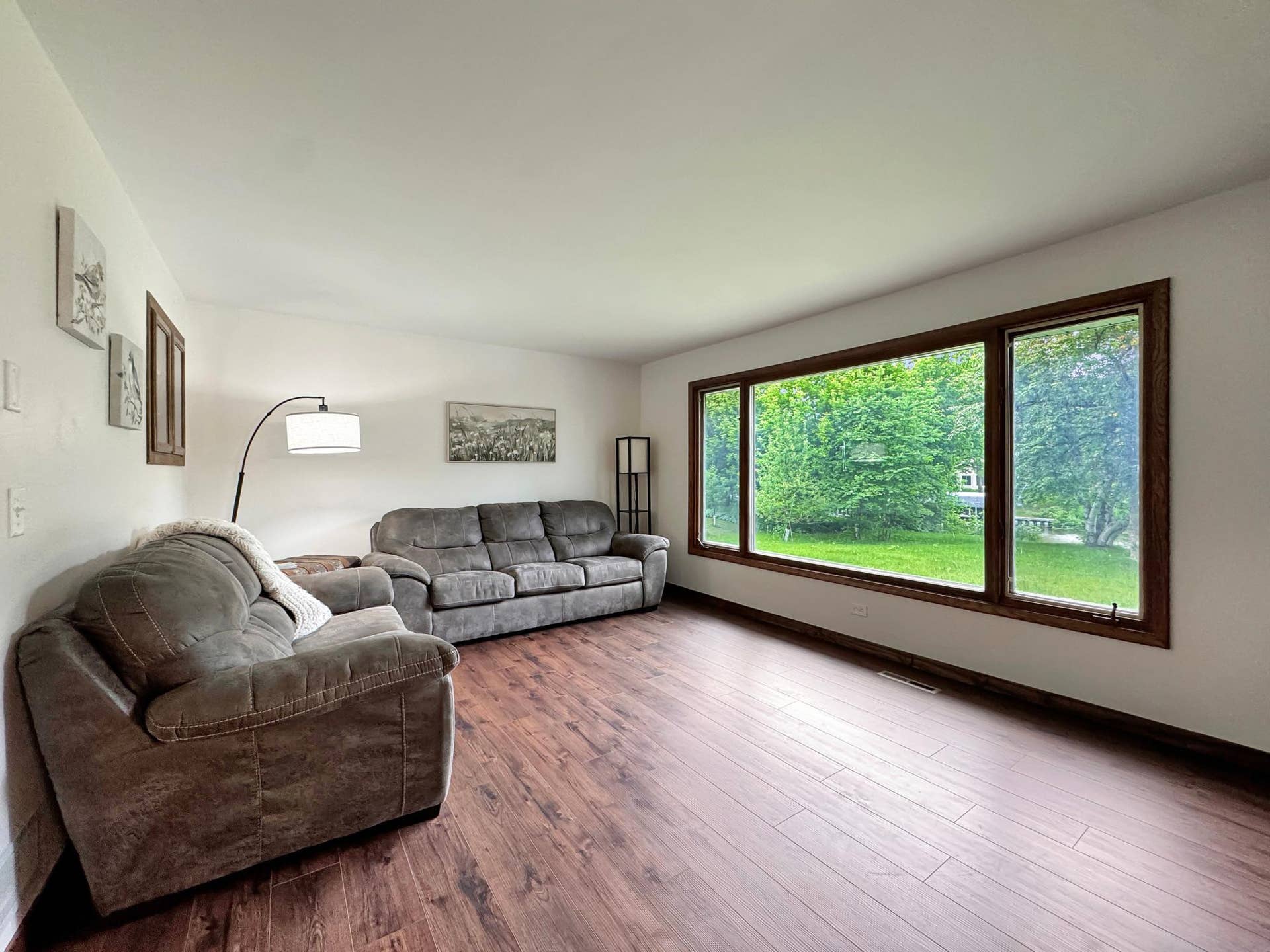6020 Shady Lane NE, Bemidji, MN 56601 Living room