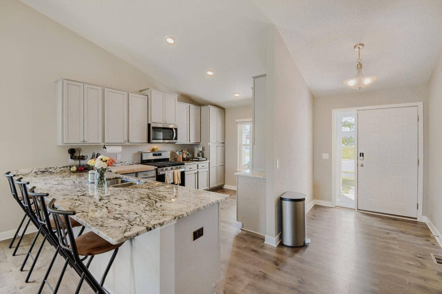 Gorgeous kitchen off your main entry!