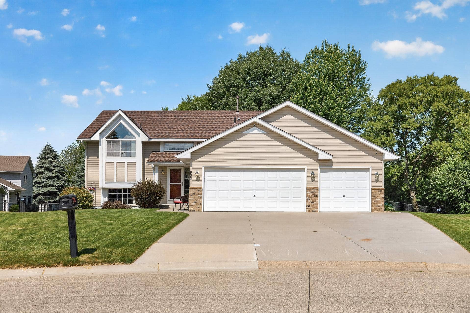893 Marnie Circle S, Maplewood, MN 55119 893 Marnie Circle S, Maplewood, MN 55119
