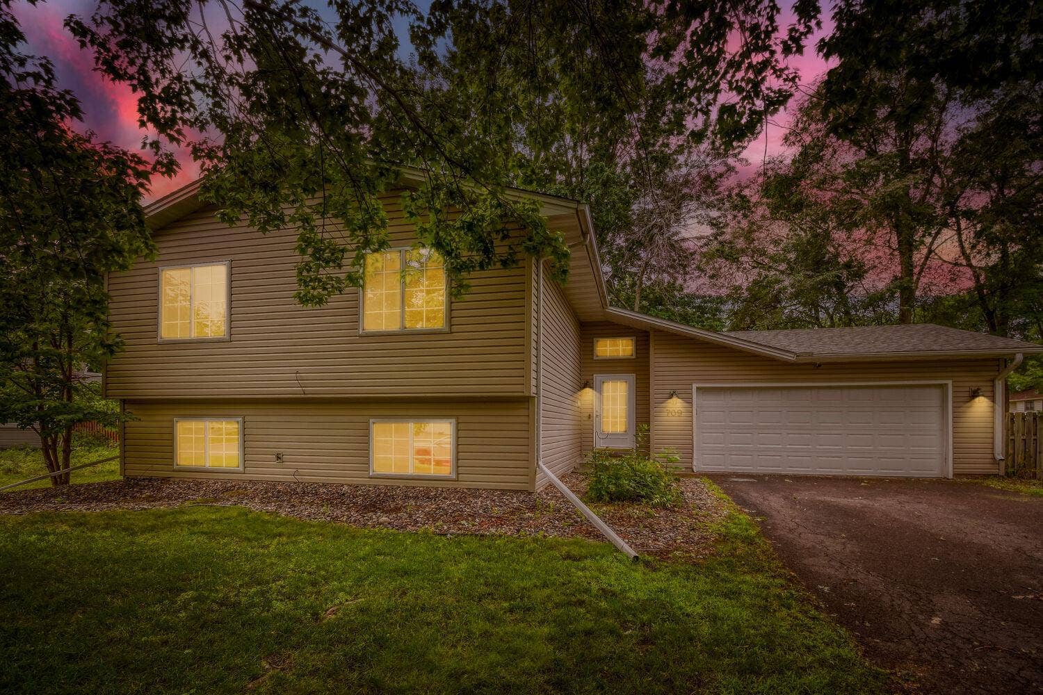 709 74th Avenue N, Brooklyn Park, MN 55444 709 74th Ave N - Web Quality - 004 - 04 Exterior Front.jpg