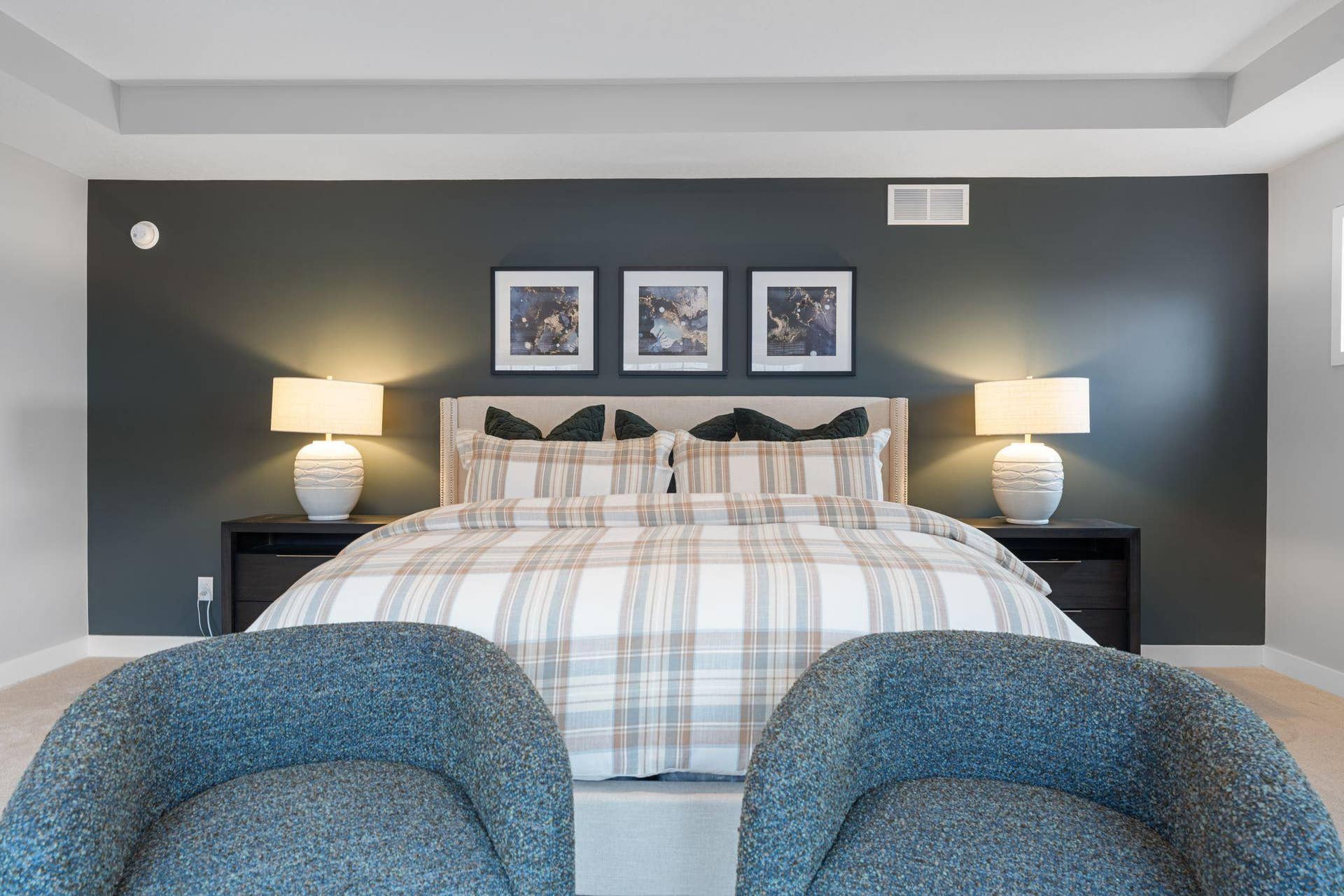 1848 Royal Boulevard N, Lake Elmo, MN 55042 French doors open to the tranquil owners suite, which boasts a sprawling bedroom accented by a grand tray ceiling, a luxurious en-suite bathroom and an oversized walk-in closet.