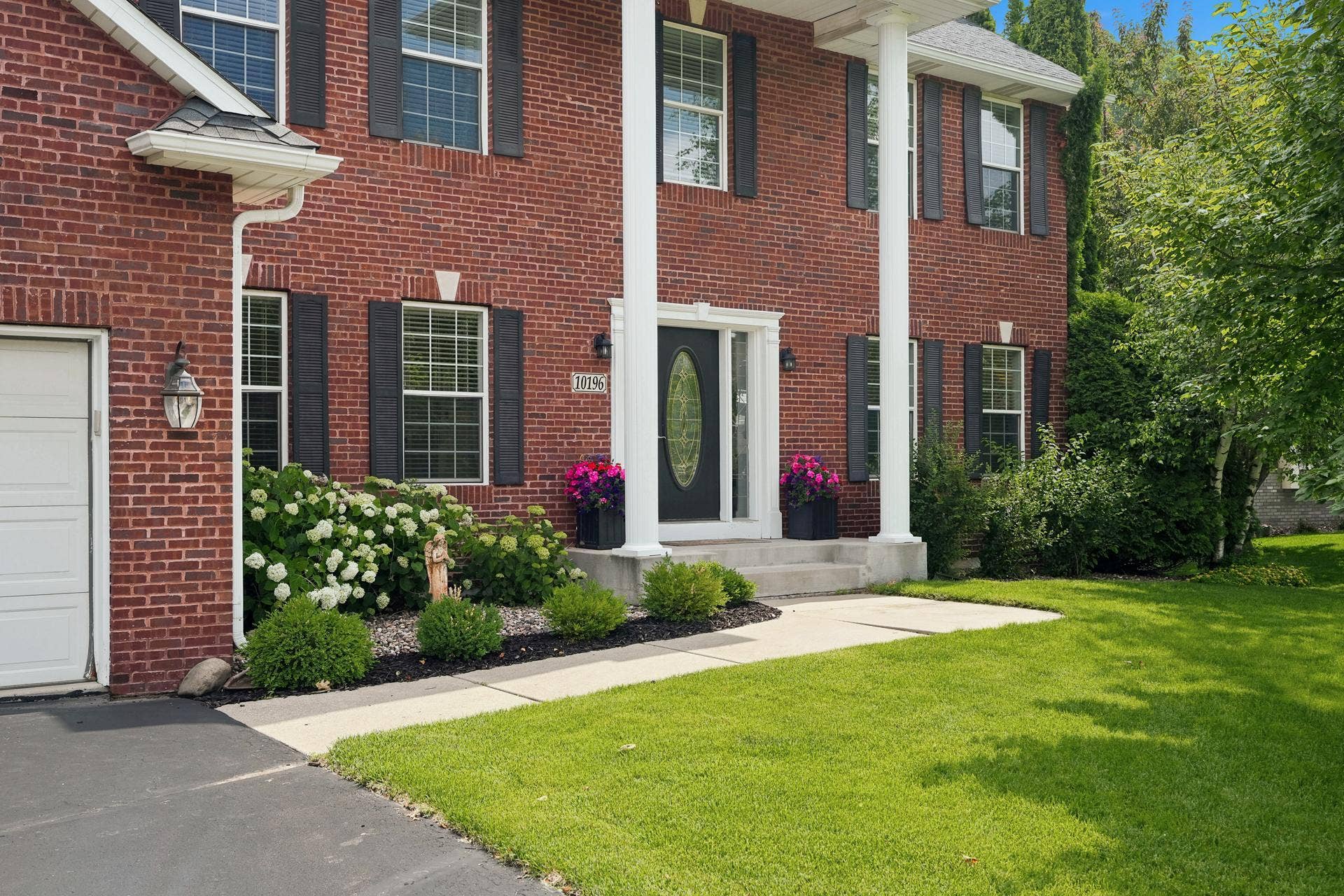 10196 Stony Creek Drive, Woodbury, MN 55129 10196 Stony Creek Drive, Woodbury, MN 55129