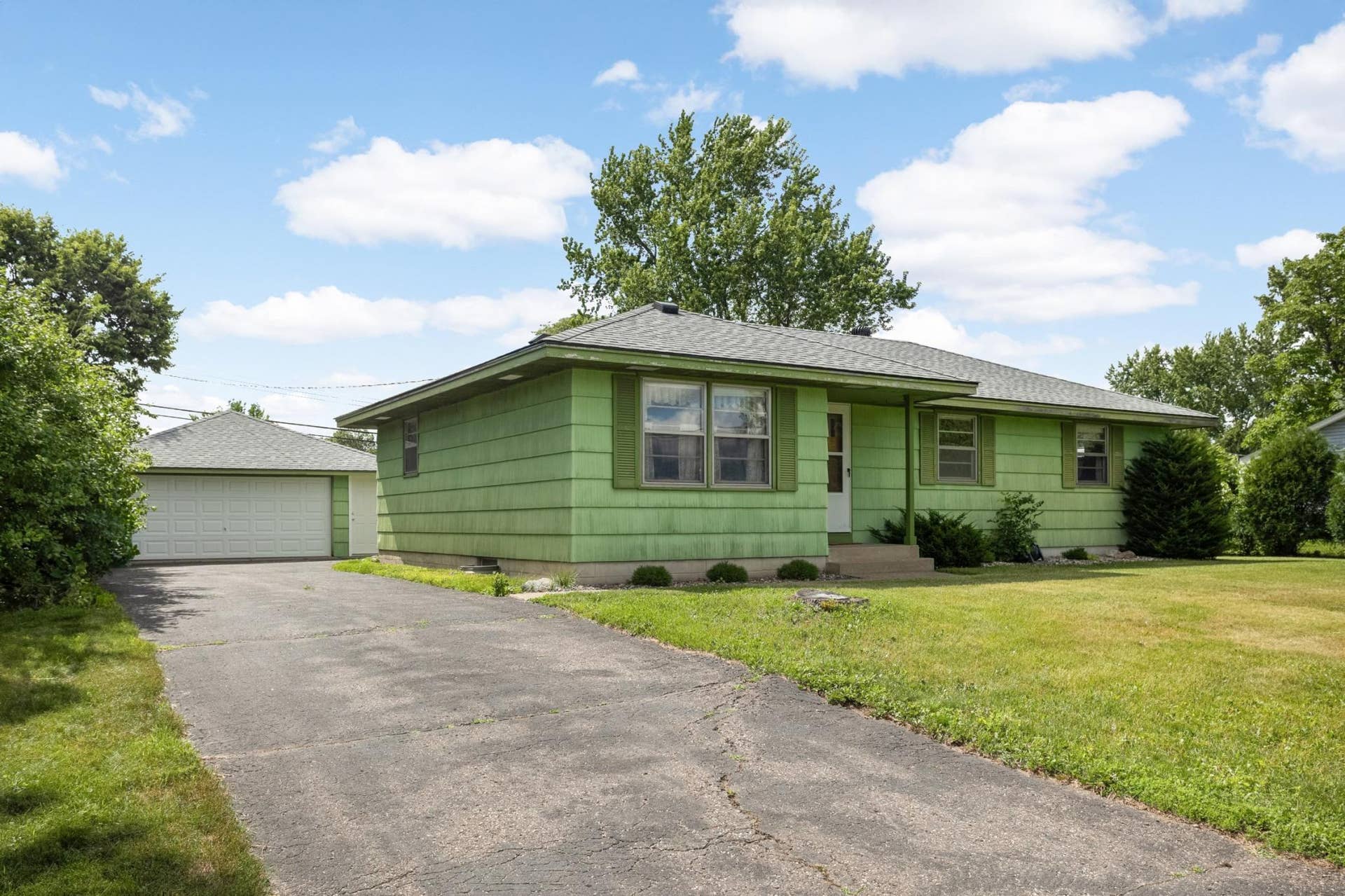 6927 Dupont Avenue N, Brooklyn Center, MN 55430 Welcome to 6927 Dupont Ave