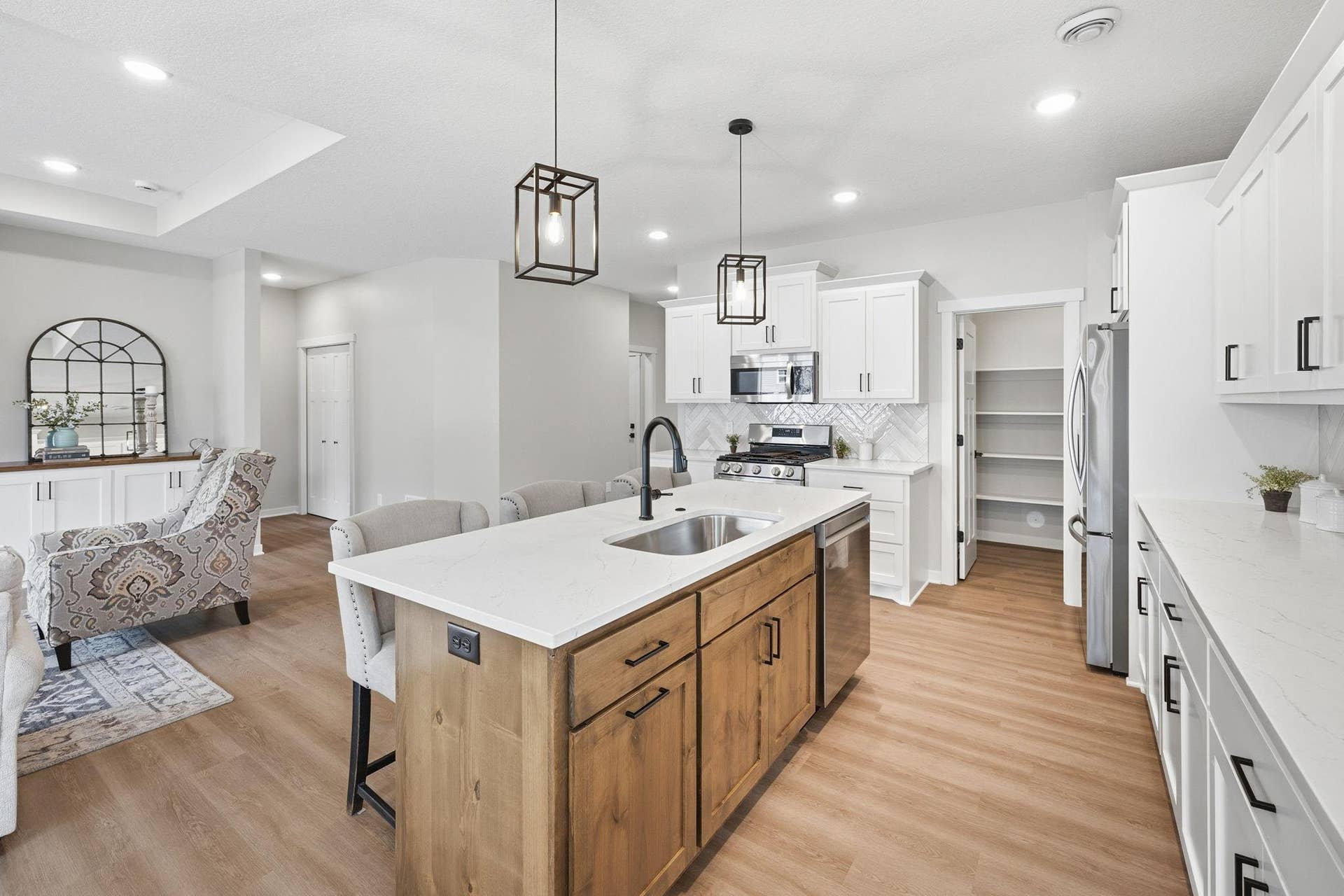 13810 102nd Court N, Maple Grove, MN 55369 13810 102nd Court N, Maple Grove, MN 55369