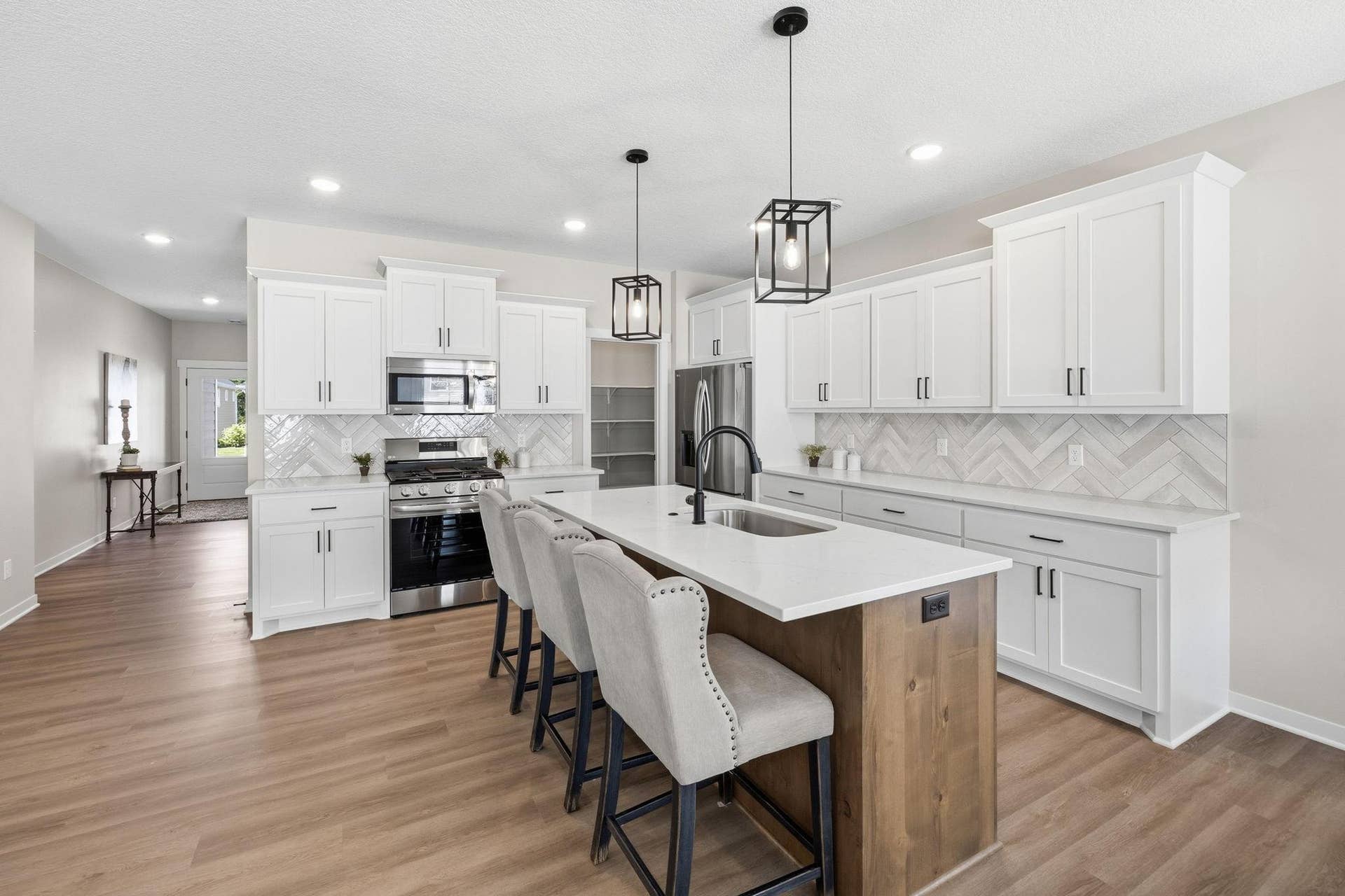 13810 102nd Court N, Maple Grove, MN 55369 13810 102nd Court N, Maple Grove, MN 55369