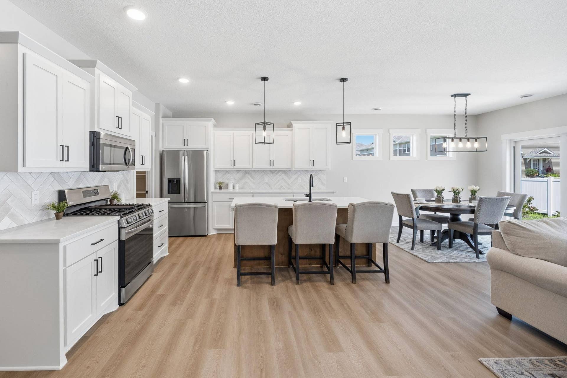 13810 102nd Court N, Maple Grove, MN 55369 13810 102nd Court N, Maple Grove, MN 55369