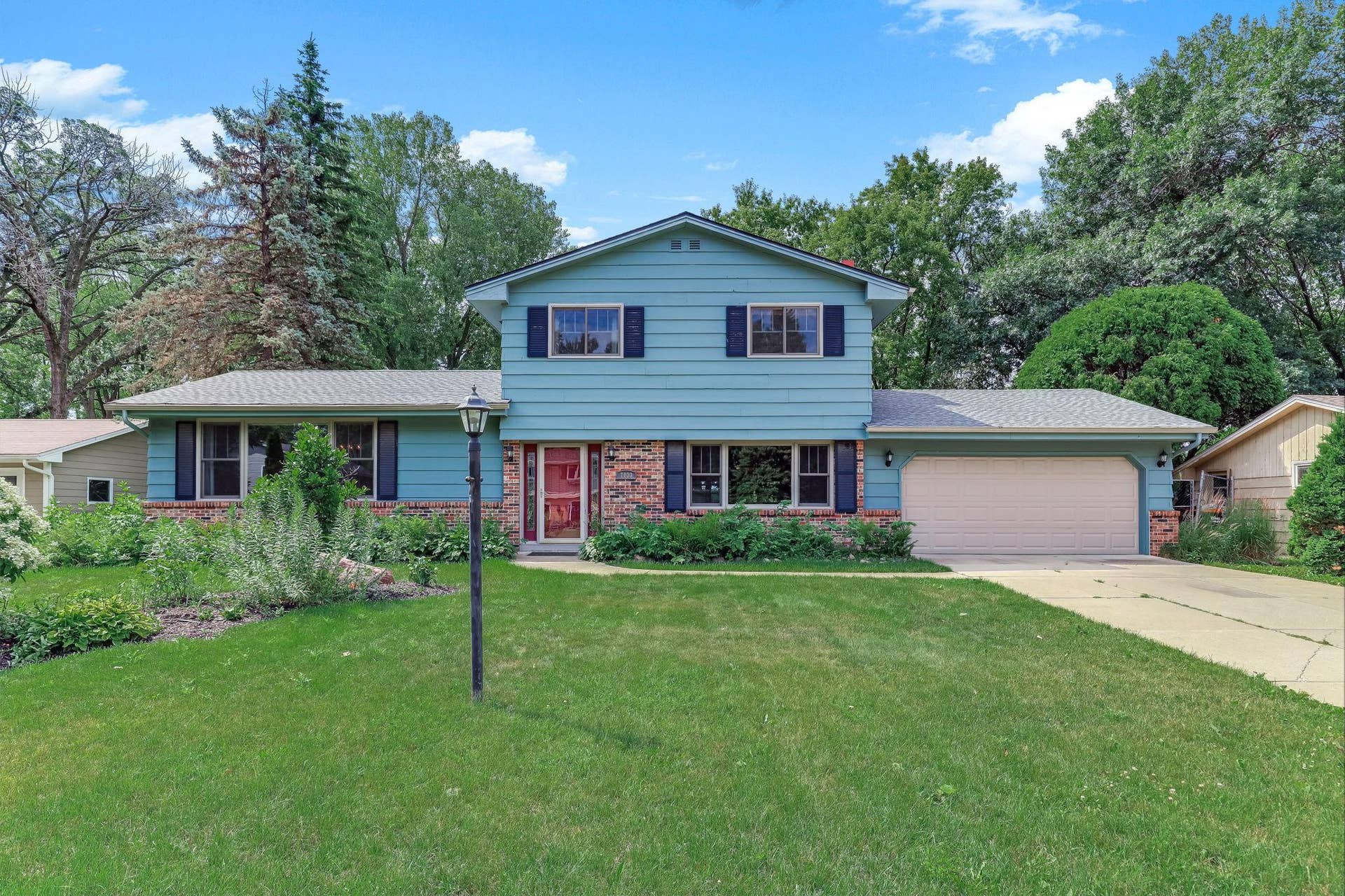 7033 Courtly Road, Woodbury, MN 55125 7033 Courtly Road, Woodbury, MN 55125