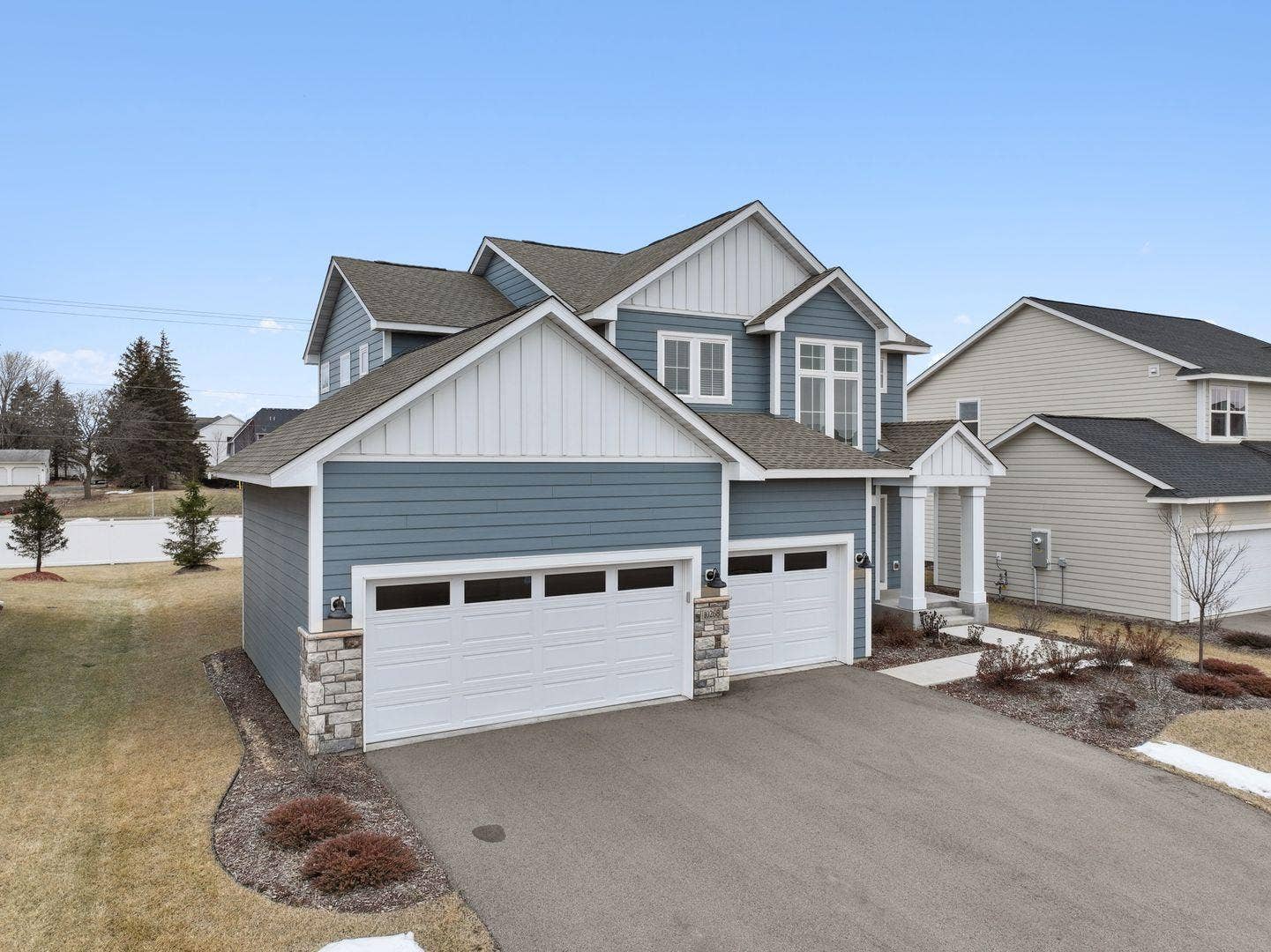 10268 Arrowwood Path, Woodbury, MN 55129 02.jpg