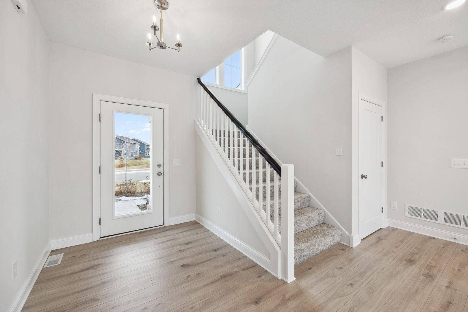 10268 Arrowwood Path, Woodbury, MN 55129 07.jpg