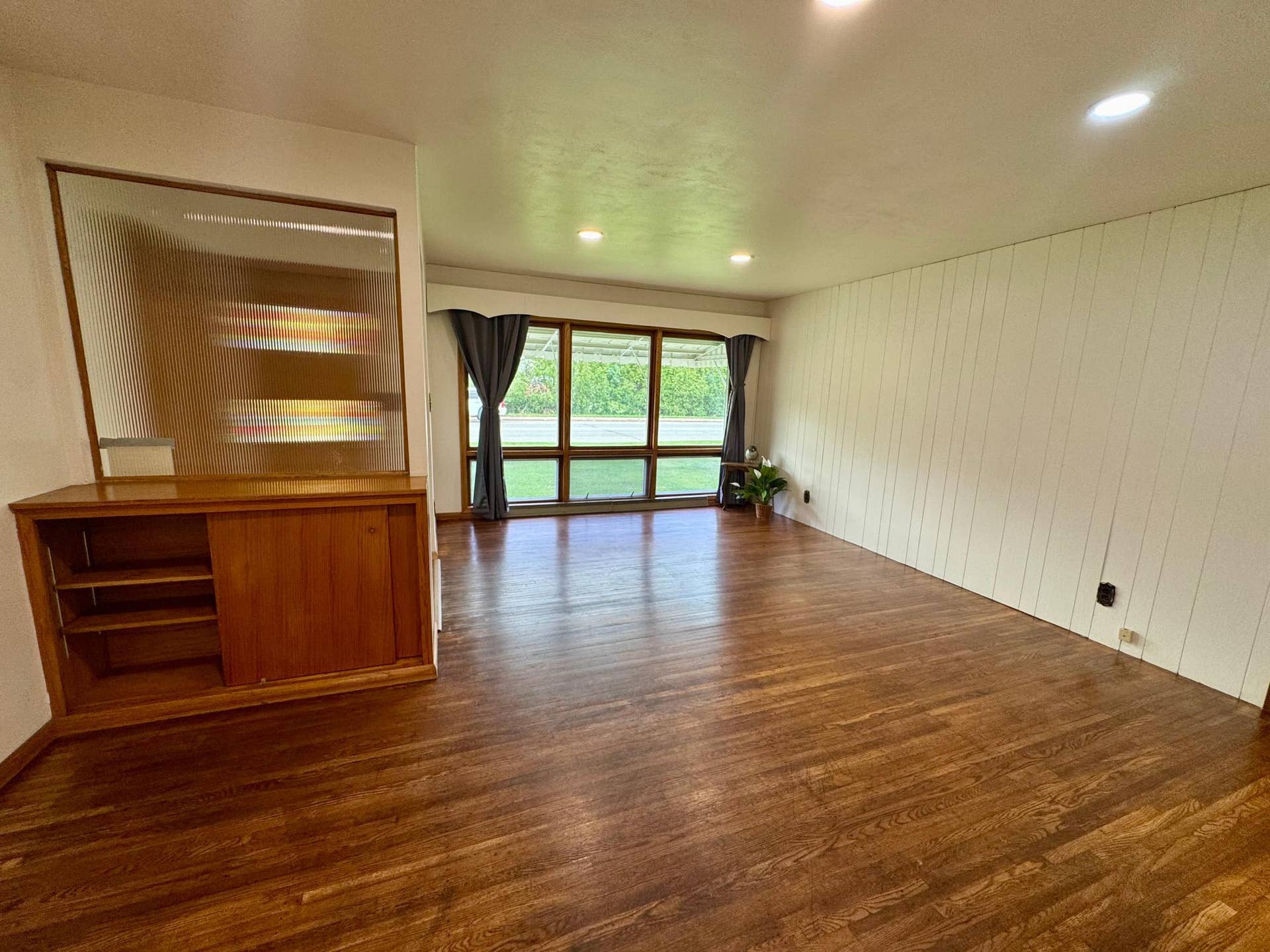 1706 Irvine Avenue NW, Bemidji, MN 56601 Livingroom 1.jpeg