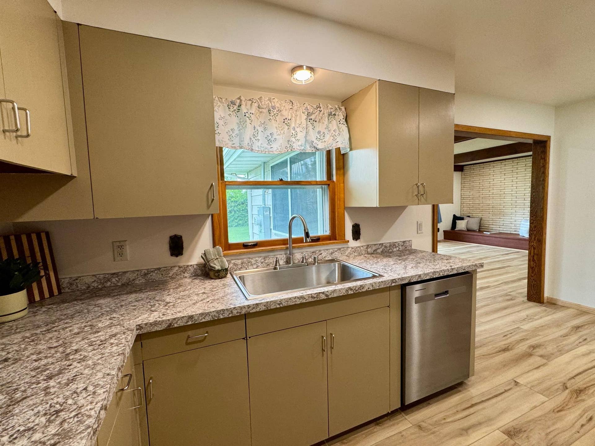 1706 Irvine Avenue NW, Bemidji, MN 56601 Kitchen 5.jpeg