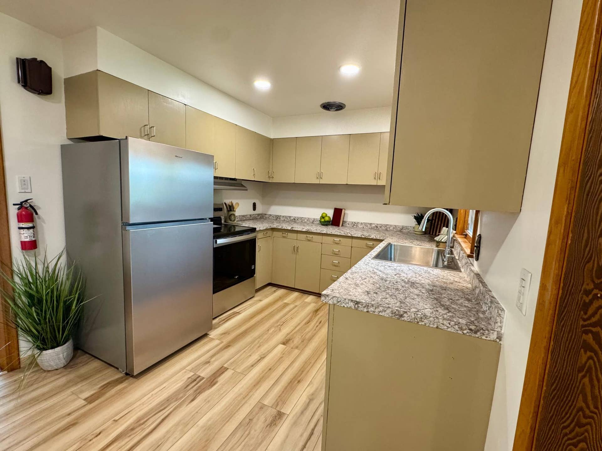 1706 Irvine Avenue NW, Bemidji, MN 56601 Kitchen 4.jpeg