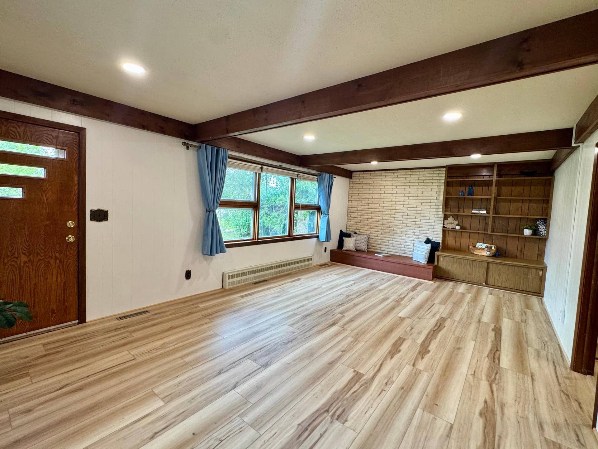 1706 Irvine Avenue NW, Bemidji, MN 56601 Family Room 2.jpeg