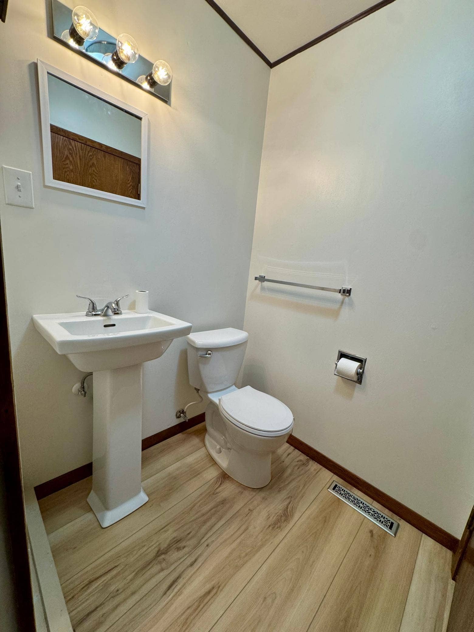 1706 Irvine Avenue NW, Bemidji, MN 56601 Main Floor Half Bath.jpeg