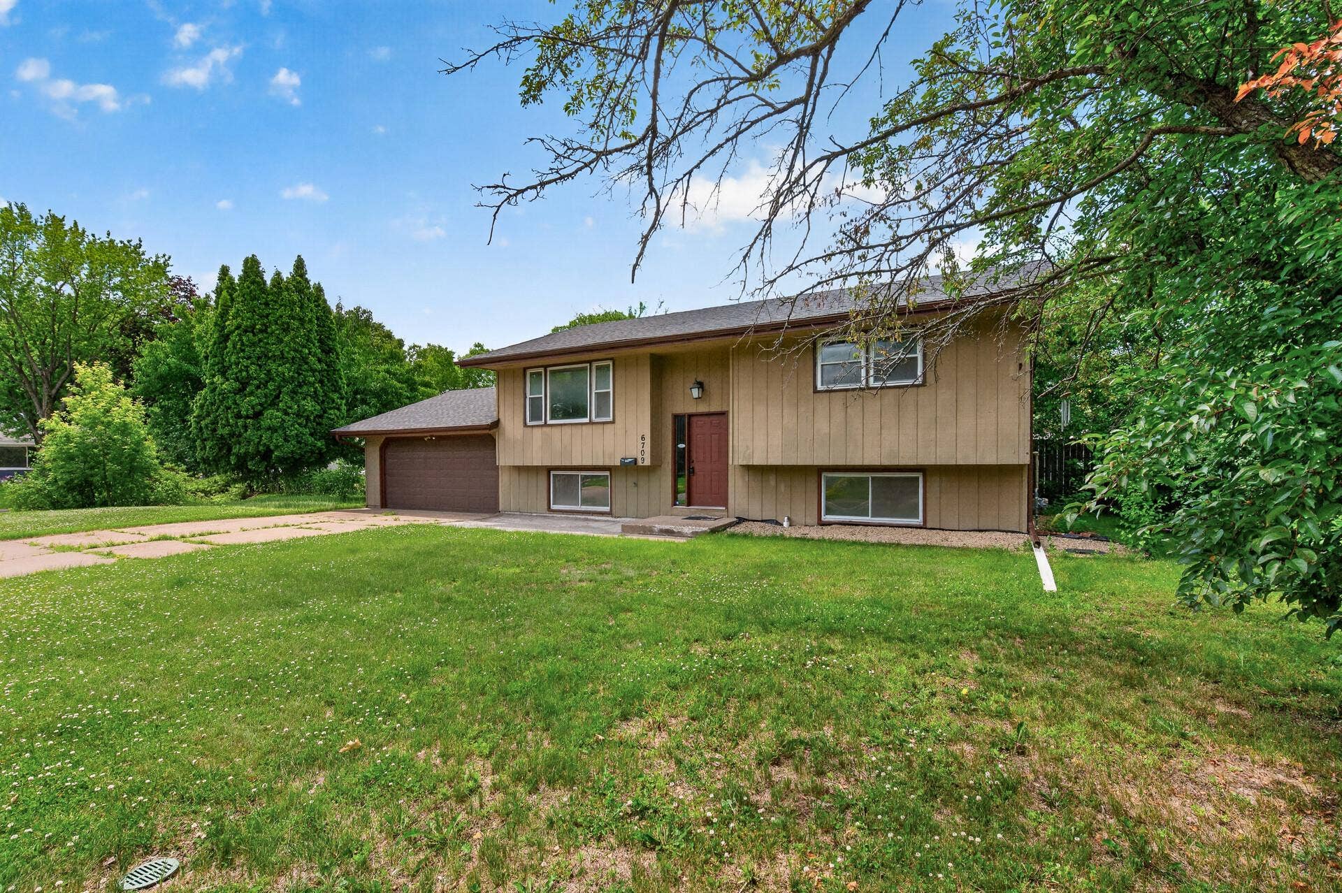 6709 Colorado Avenue N, Brooklyn Park, MN 55429 Welcome to 6709 Colorado Ave N!