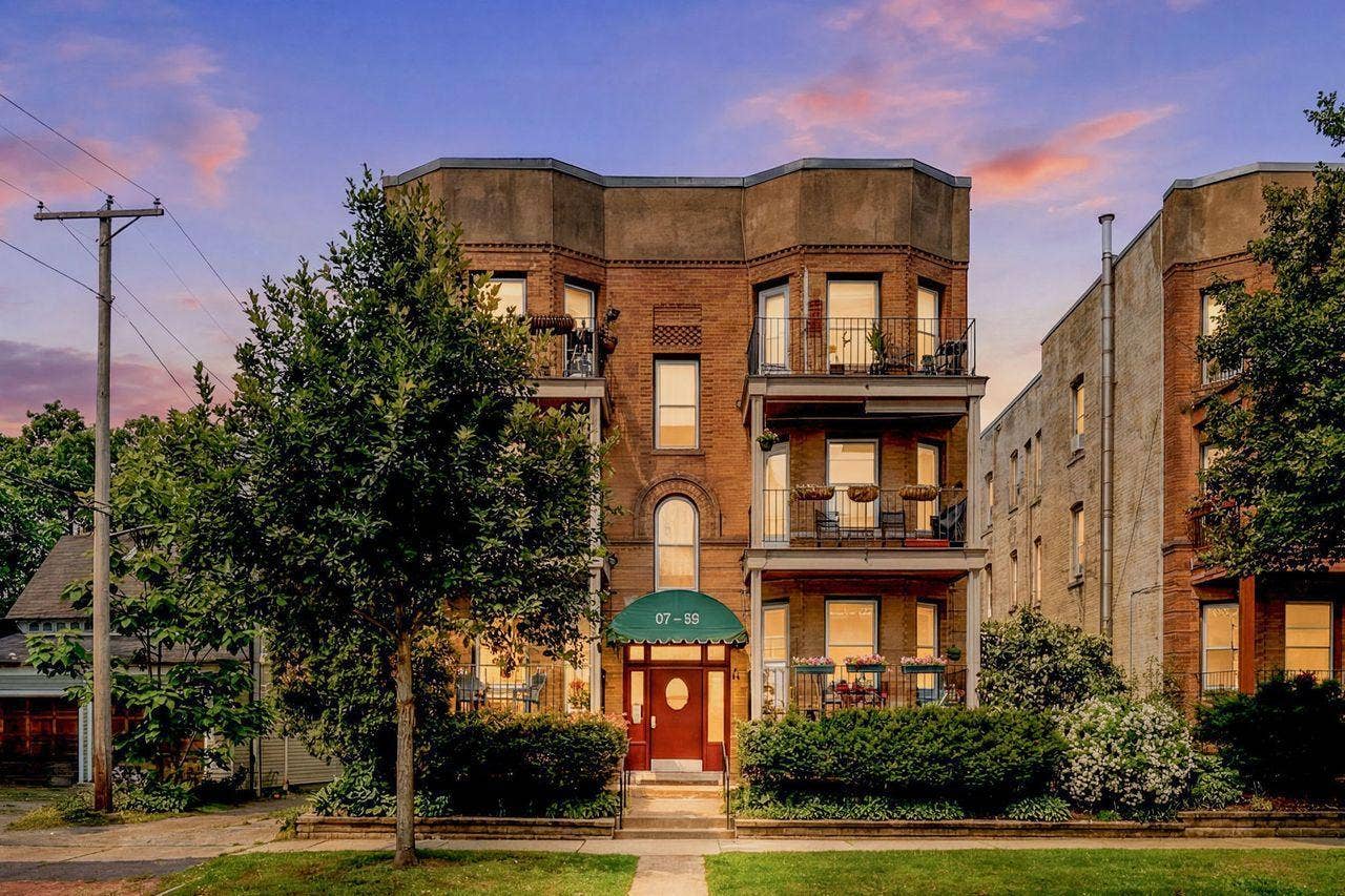 87 Kent Street, #2, 101, Saint Paul, MN 55102 1-web-or-mls-A7400892_twilight_578166f9_2576a27b.jpg