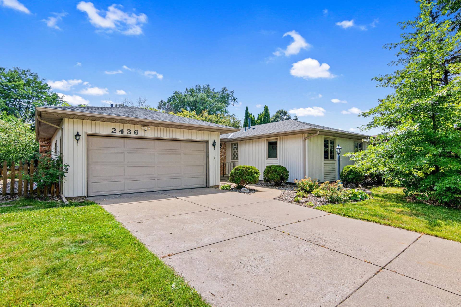 2436 Standridge Avenue, Maplewood, MN 55109 2436 Standridge Avenue, Maplewood, MN 55109