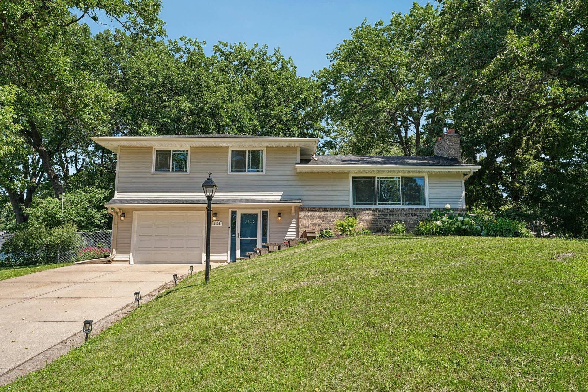 7132 Courtly Road, Woodbury, MN 55125 7132 Courtly Rd 1.jpg