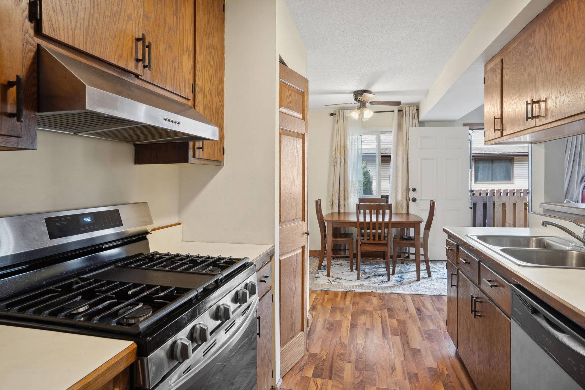 6311 84th Court N, Brooklyn Park, MN 55445 6311 84th Court N, Brooklyn Park, MN 55445