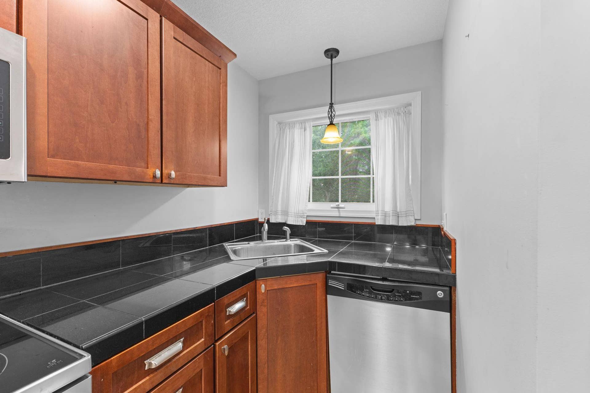 1860 Mcmenemy Street, #K, Maplewood, MN 55117 1860 Mcmenemy Street, #K, Maplewood, MN 55117