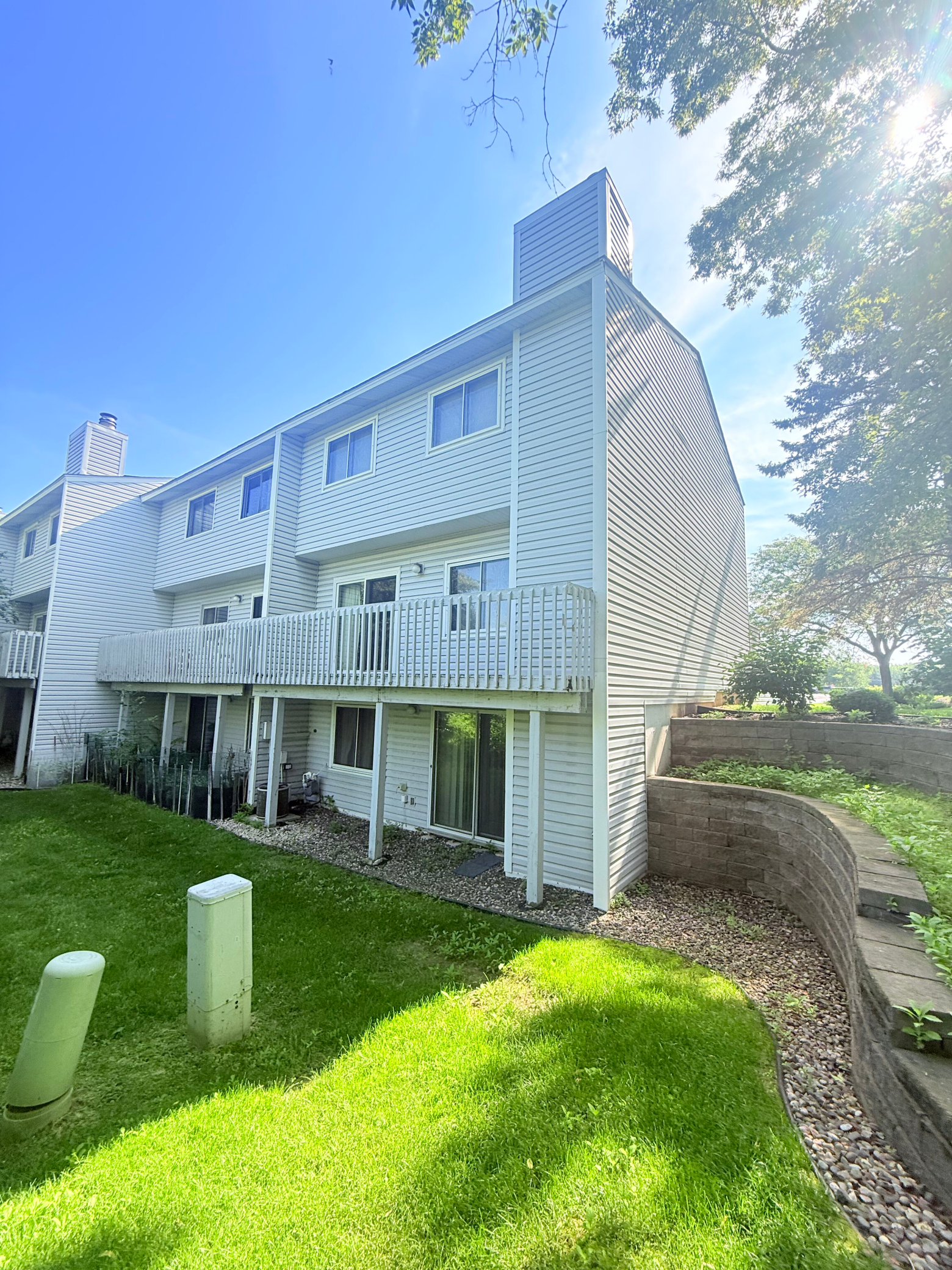 2224 Tower Court, Woodbury, MN 55125 Welcome to 2224 Tower Court