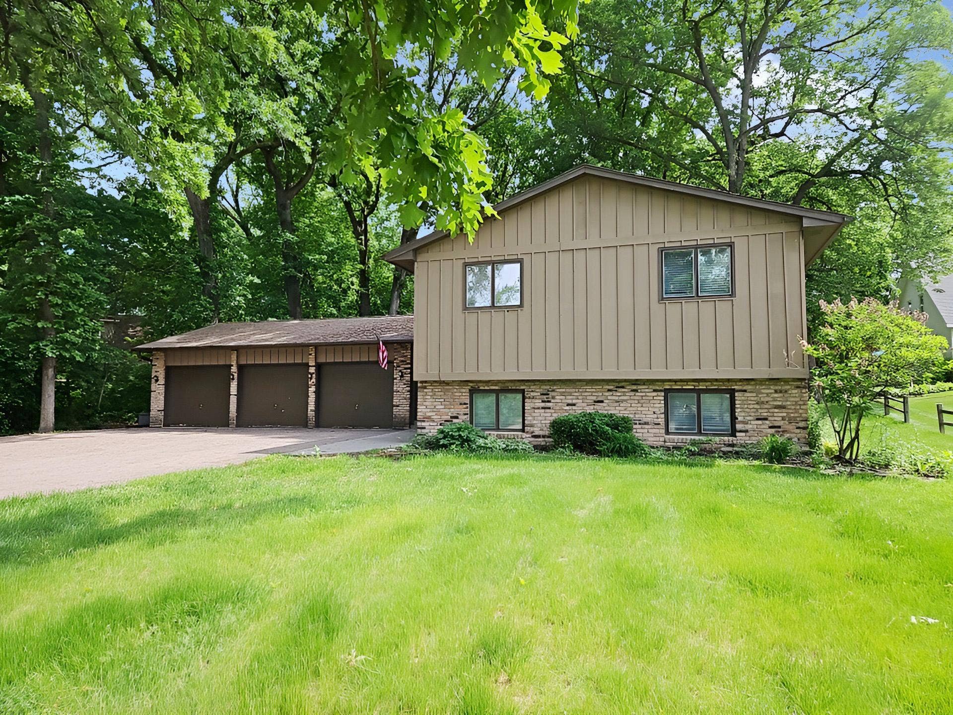 5940 Otter View Trail, White Bear Lake, MN 55110 IMG_20260602_150831.jpg