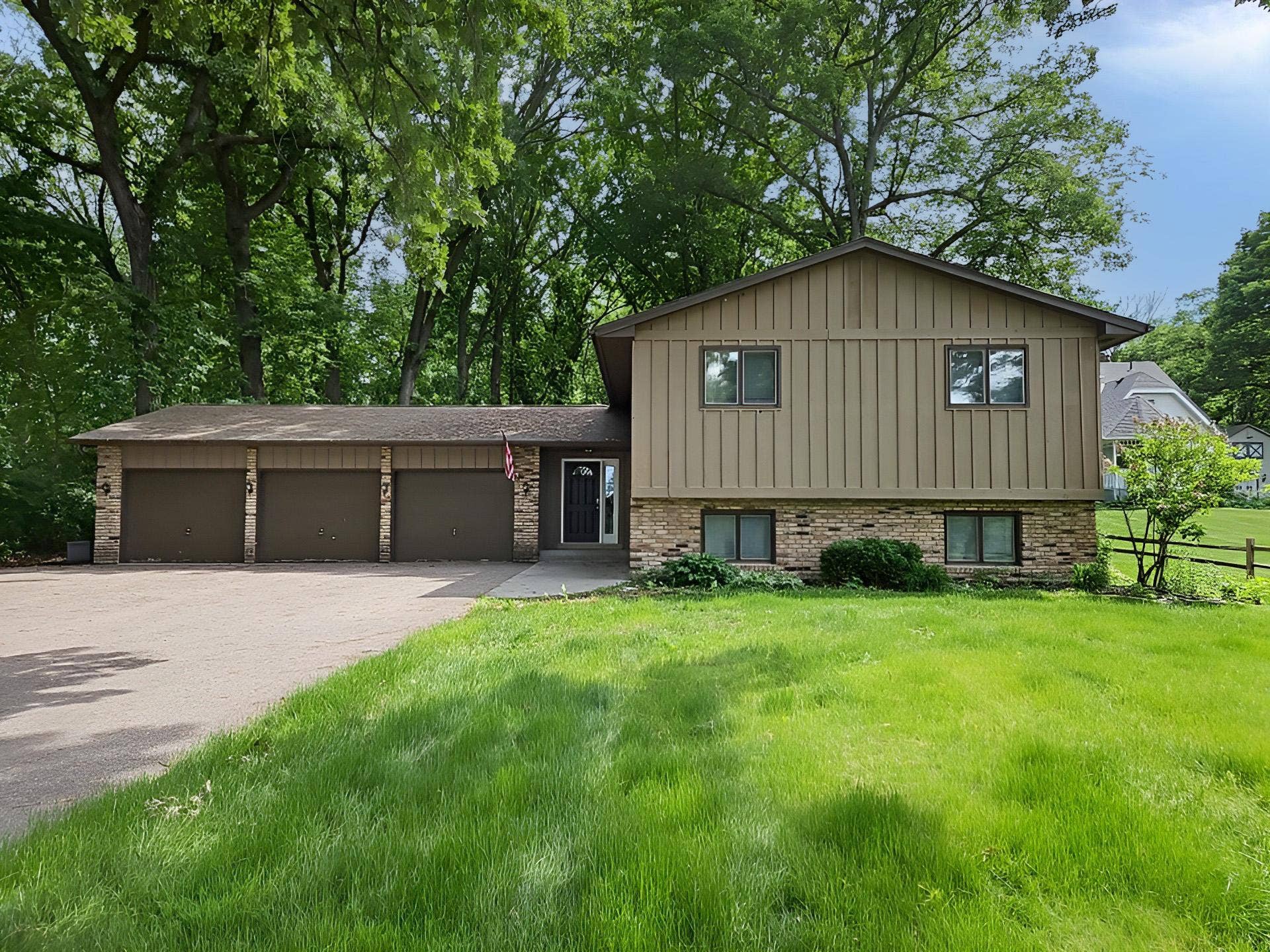 5940 Otter View Trail, White Bear Lake, MN 55110 IMG_20260602_150821.jpg