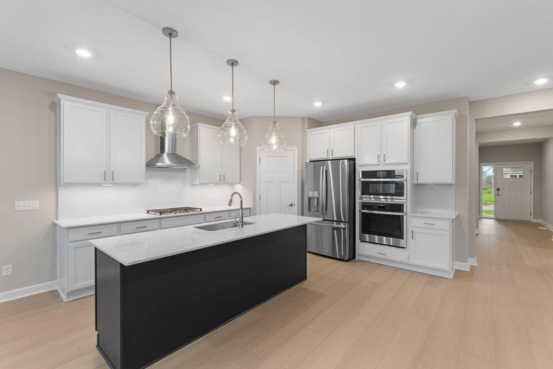 5184 Long Pointe Bay, Woodbury, MN 55129 The kitchen features brand-new appliances, ample cabinetry, designer-selected countertops and a pantry for added storage space.