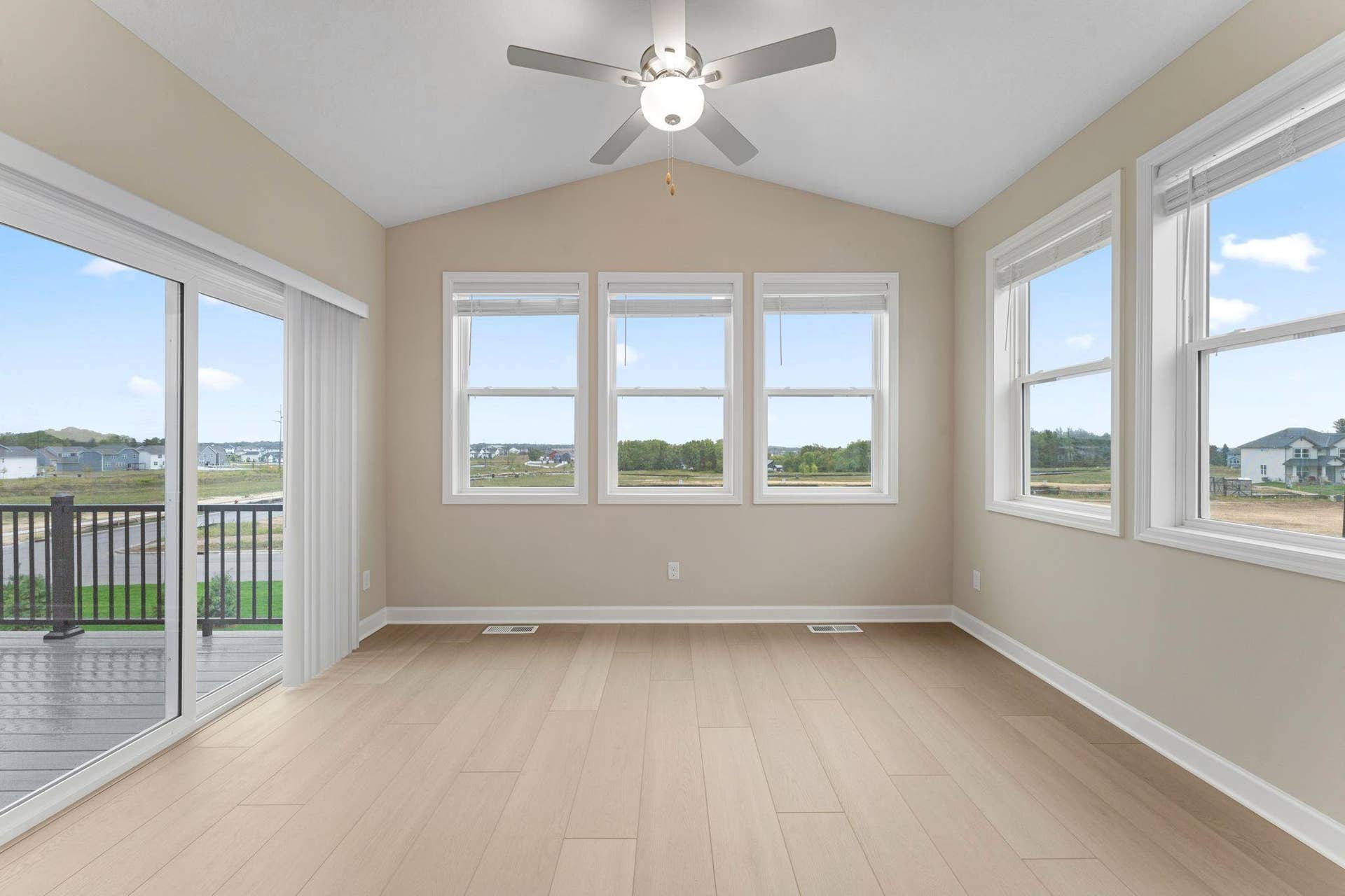 5184 Long Pointe Bay, Woodbury, MN 55129 The sunny four season porch