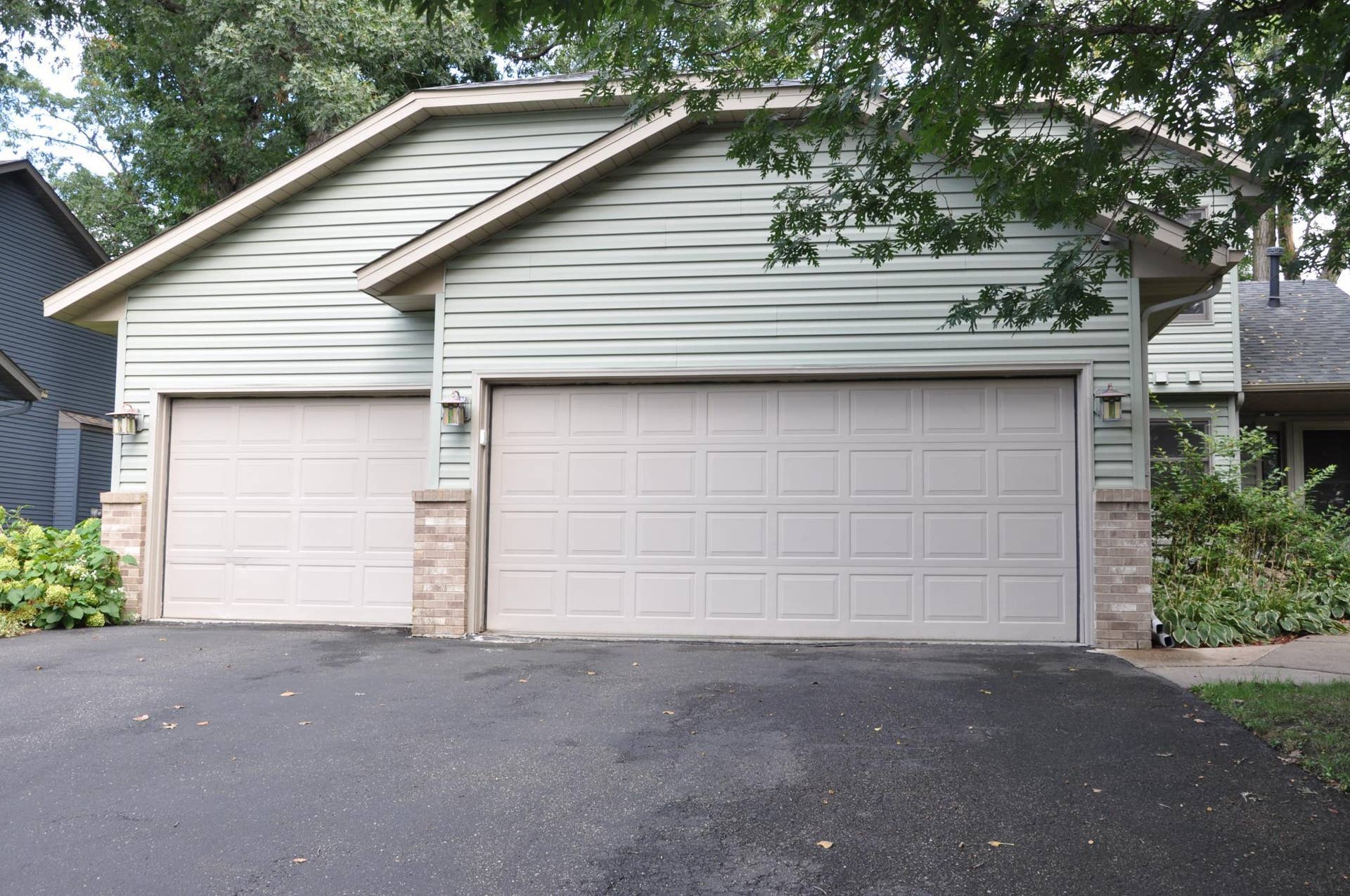 570 Dorland Road S, Maplewood, MN 55119 3-car garage recently insulated and heated!