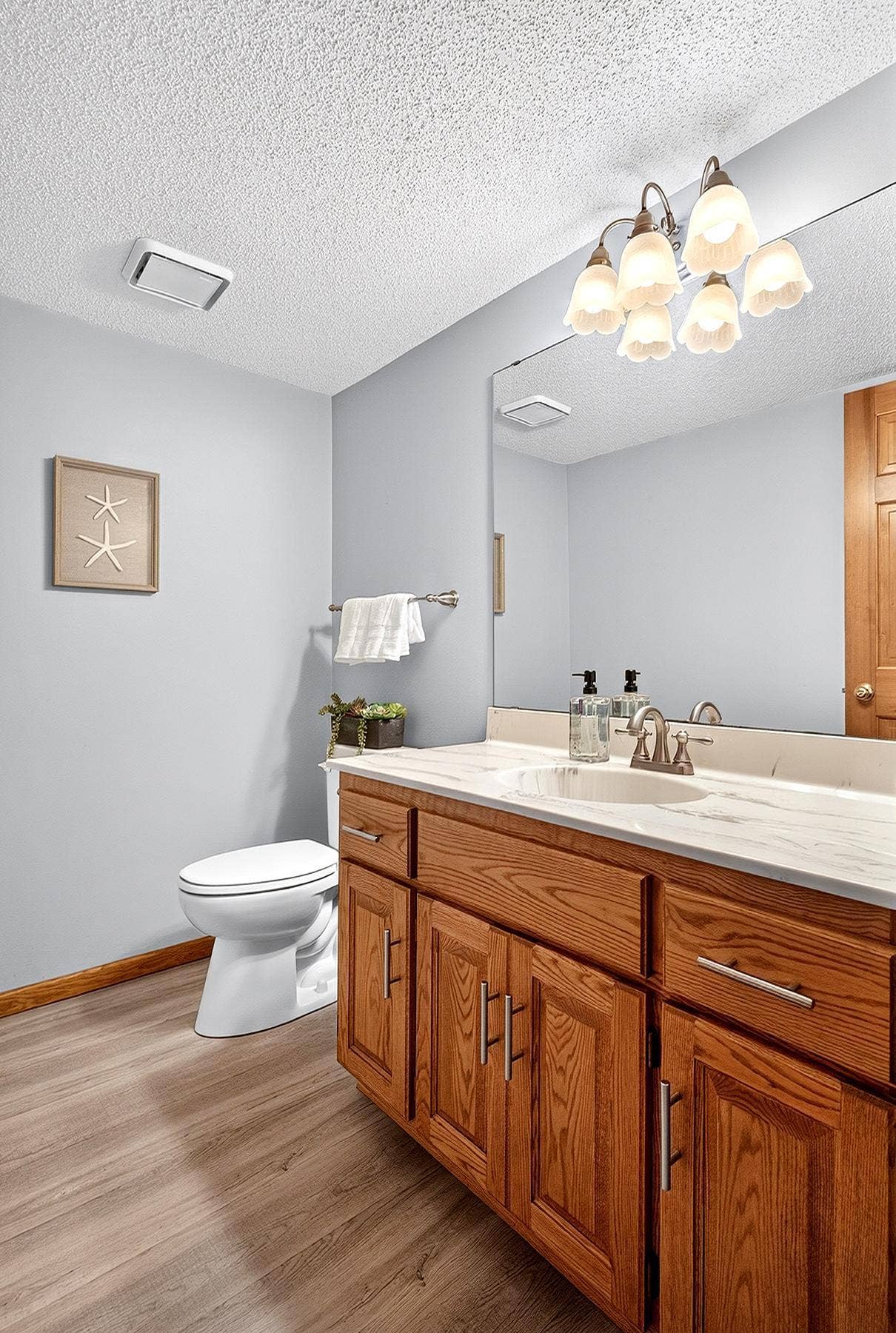 570 Dorland Road S, Maplewood, MN 55119 web_bathroom main.jpg