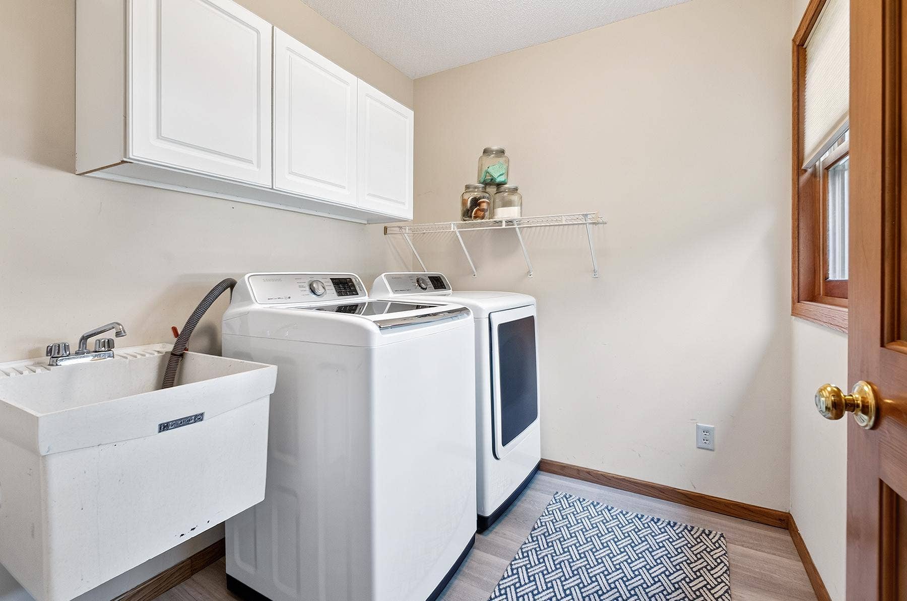 570 Dorland Road S, Maplewood, MN 55119 web_laundry.jpg