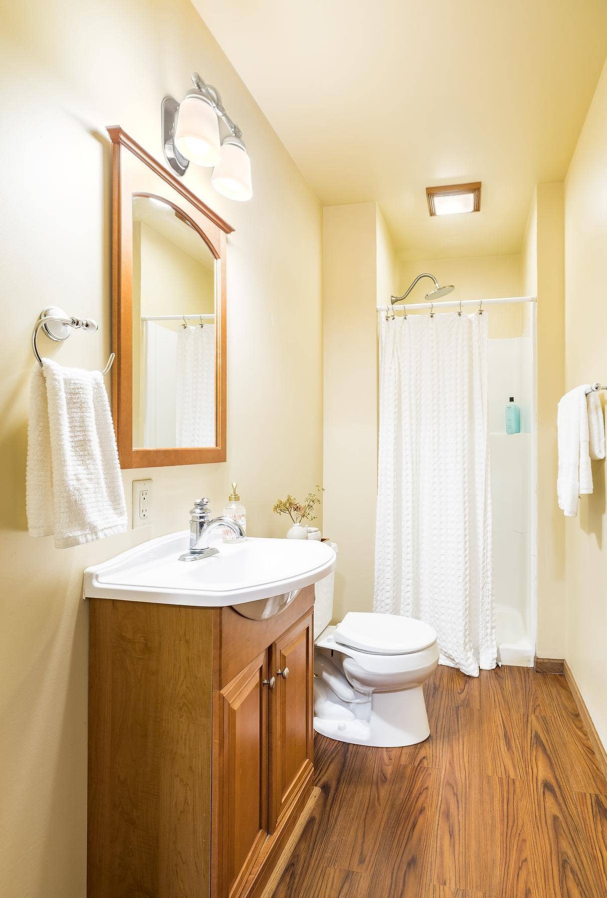 570 Dorland Road S, Maplewood, MN 55119 web_bathroom lower.jpg