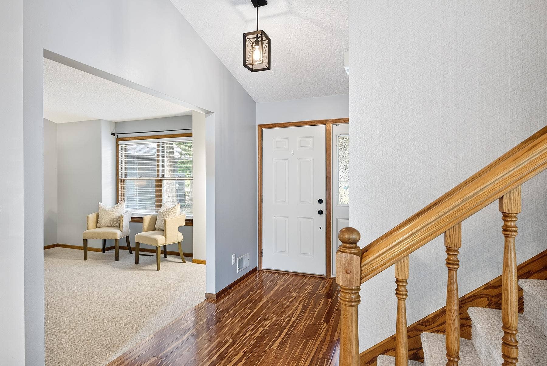 570 Dorland Road S, Maplewood, MN 55119 web_Entry 1.jpg