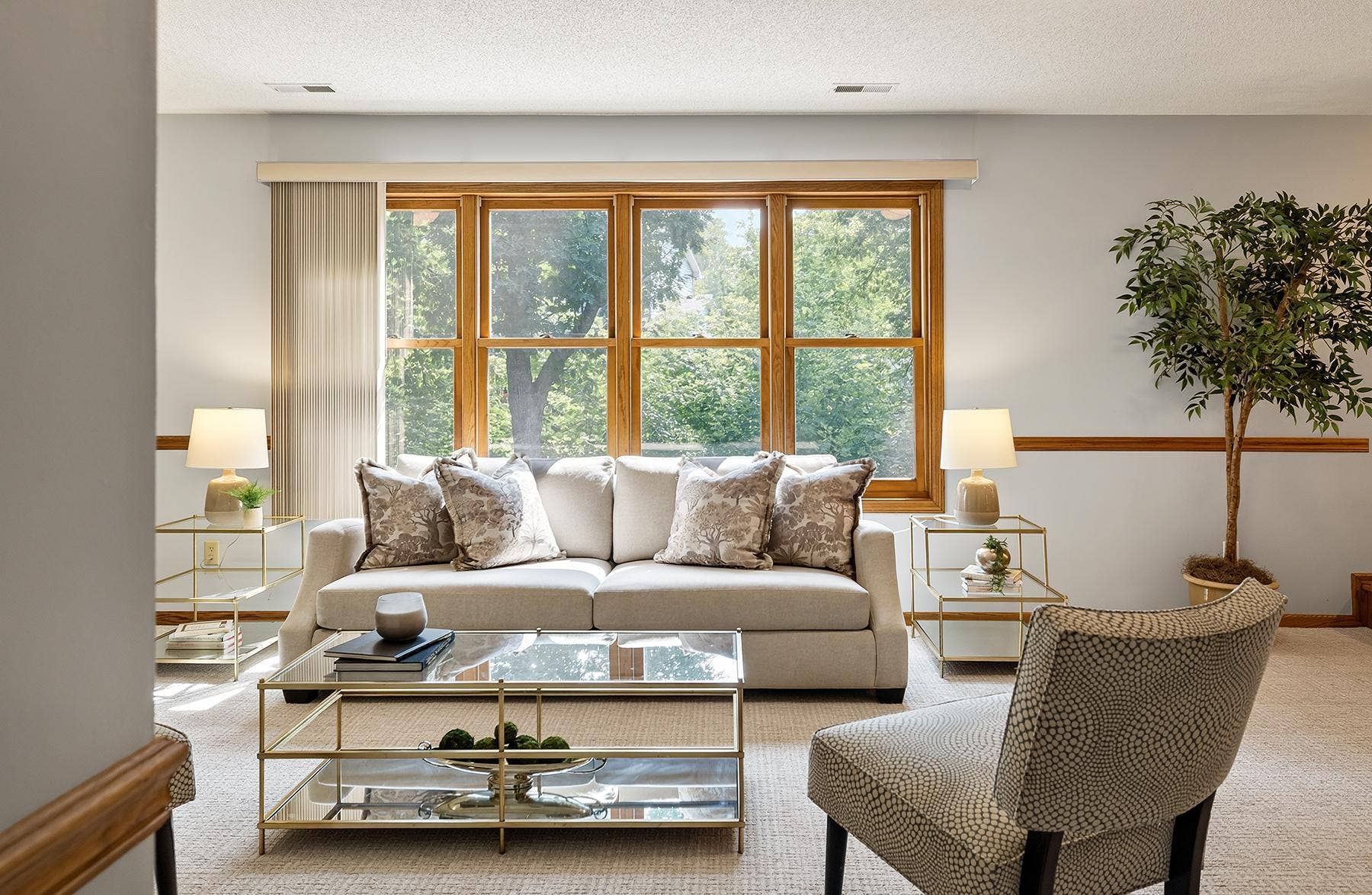 570 Dorland Road S, Maplewood, MN 55119 web_living 1.jpg