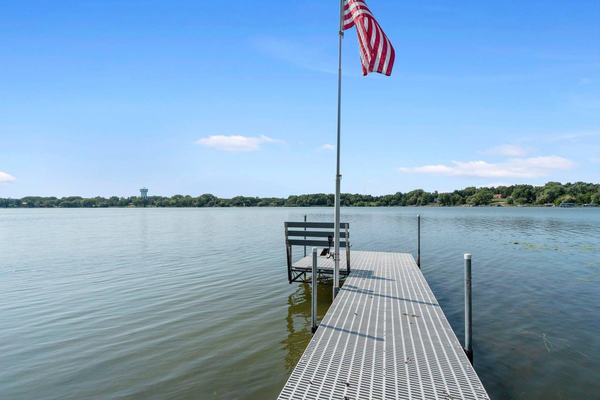 2686 Keller Parkway, Maplewood, MN 55109 Welcome to 2686 Keller Parkway on Lake Gervais!