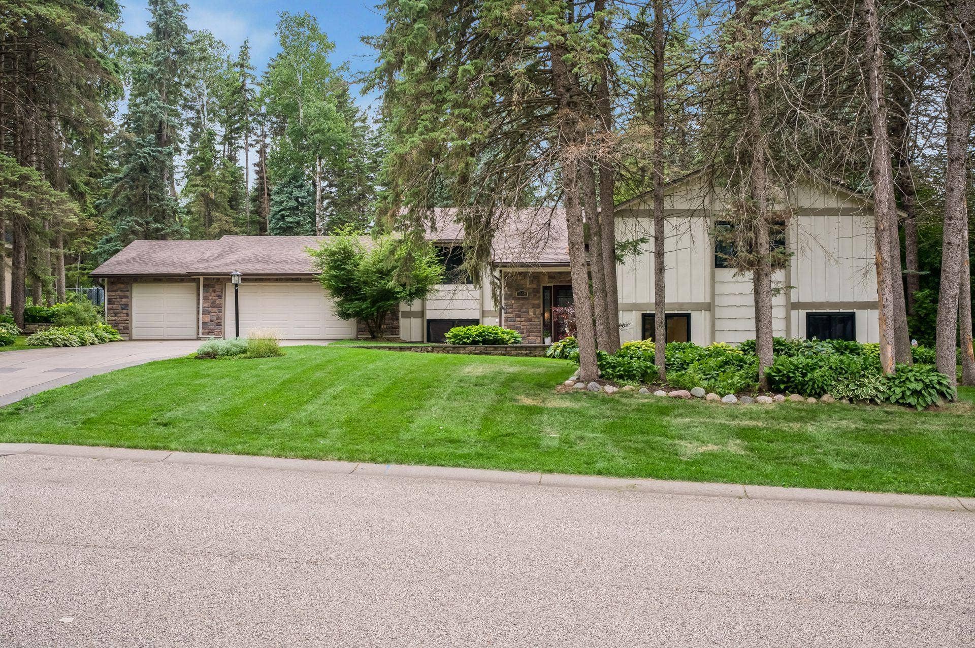 1148 Kenilworth Drive, Woodbury, MN 55125 1148 Kenilworth Drive - Spacecrafting - 0001.jpg