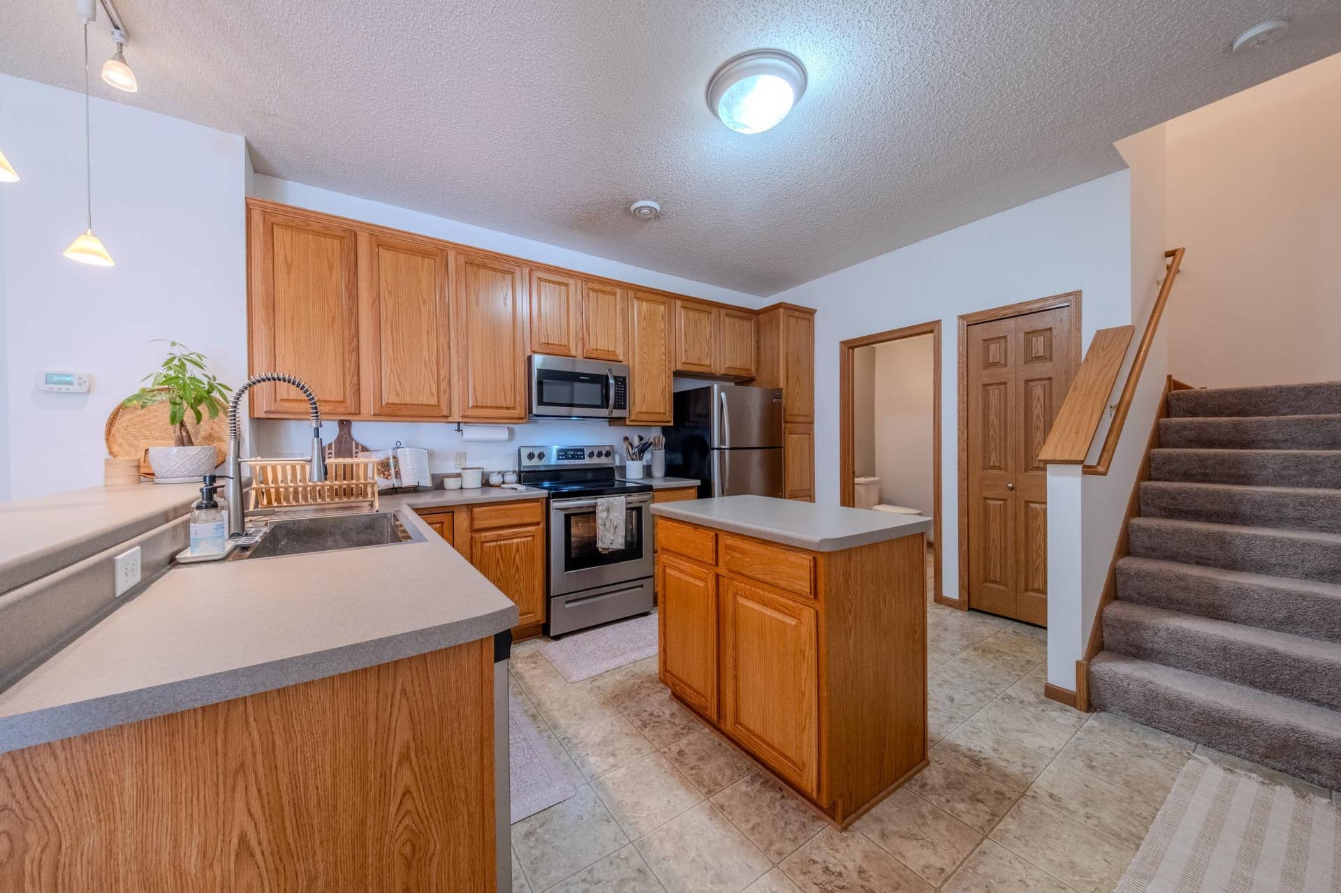 3775 Hazel Trail, #G, Woodbury, MN 55129 DSCF7673-HDR.jpg