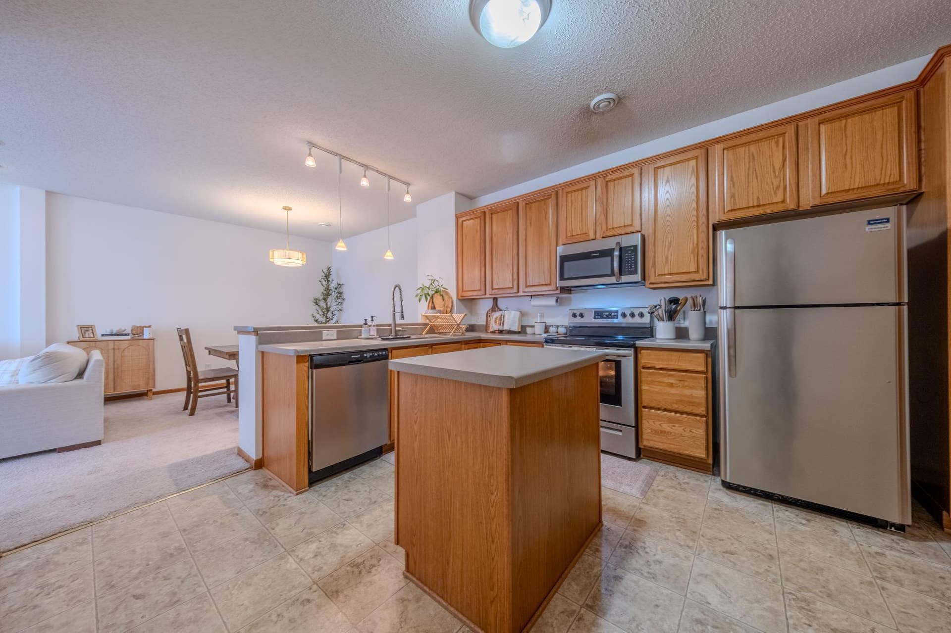 3775 Hazel Trail, #G, Woodbury, MN 55129 DSCF7694-HDR.jpg