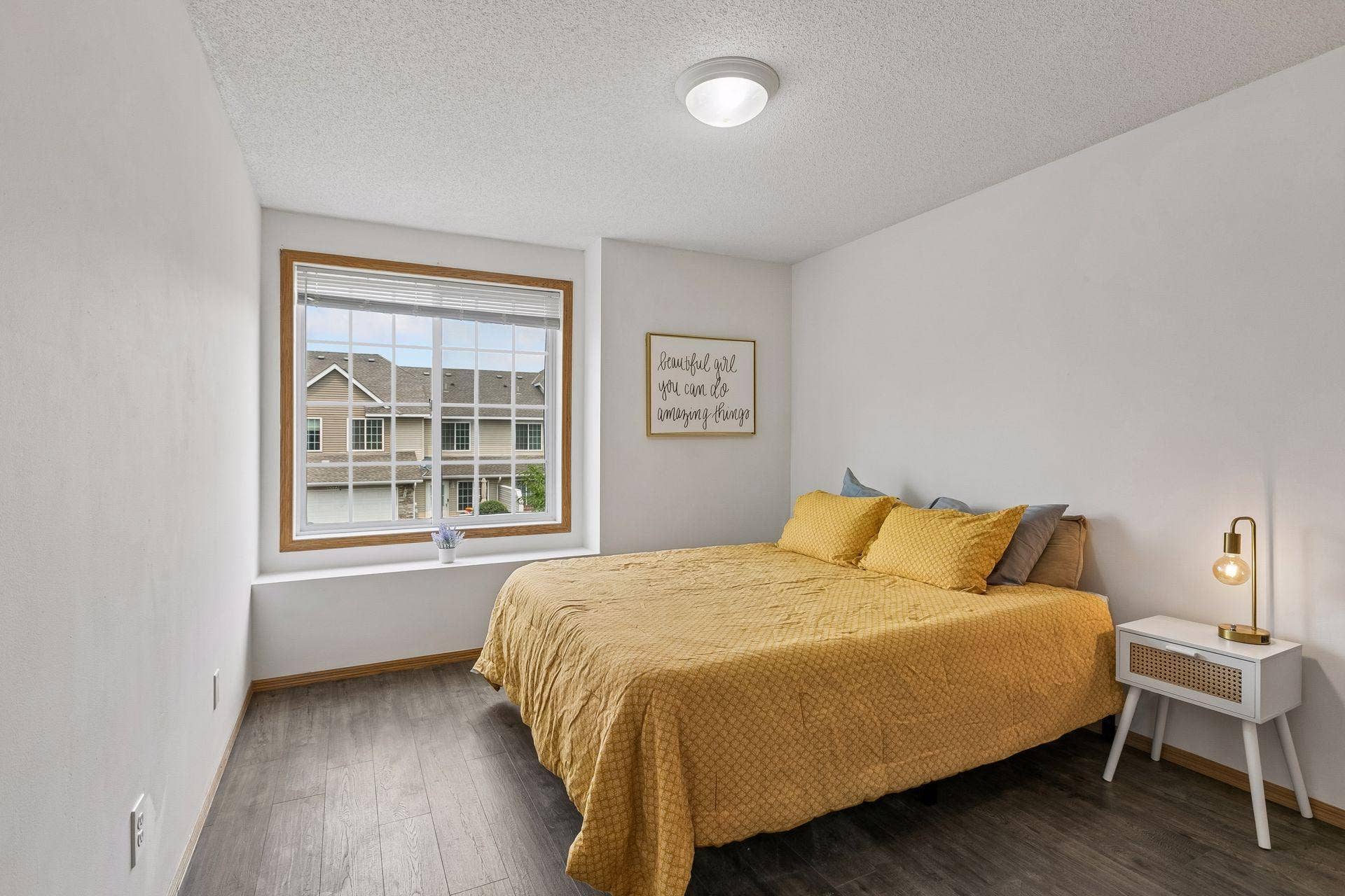 2nd upper level bedroom.