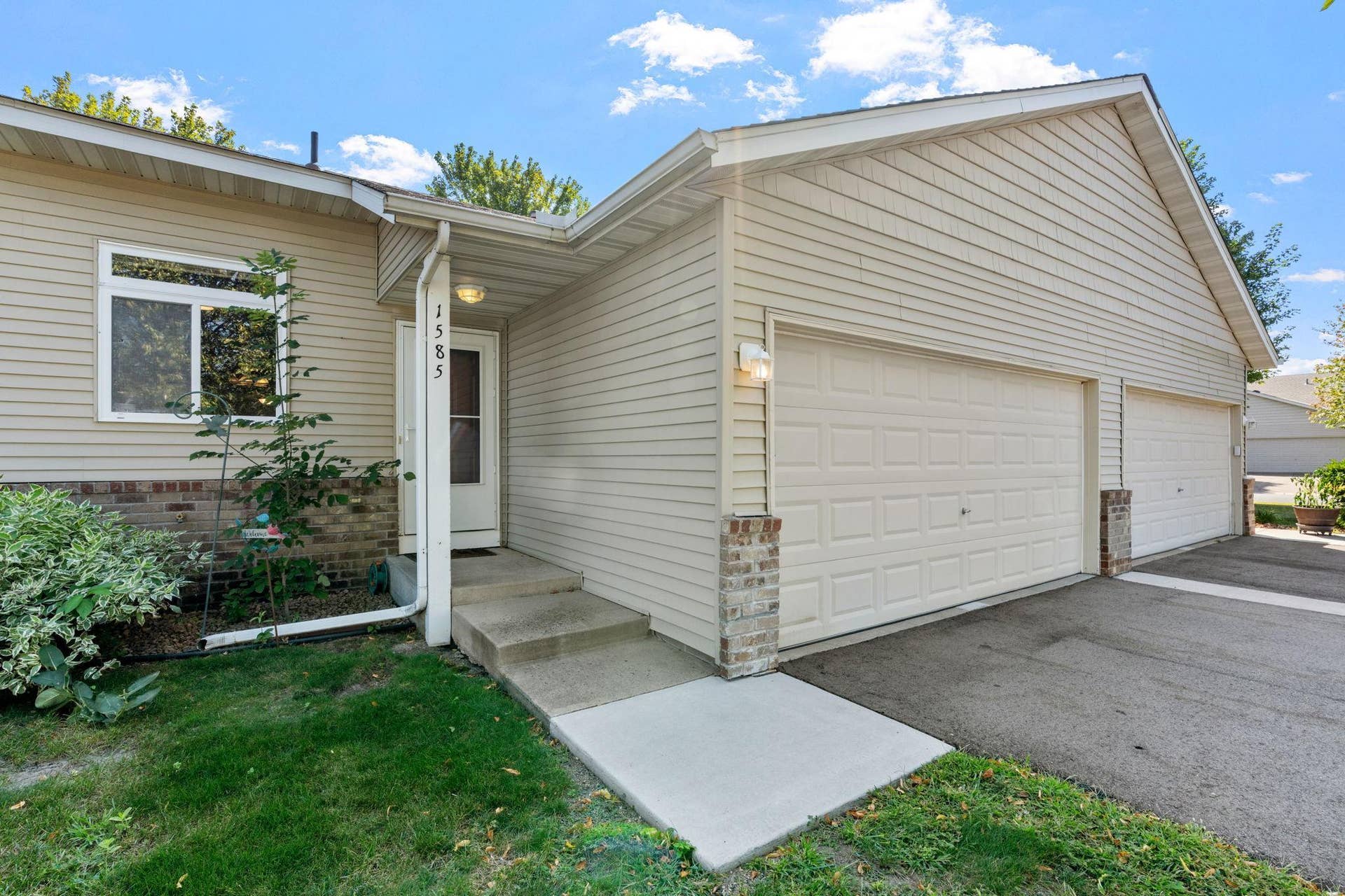 1585 Chartreux Avenue, Shakopee, MN 55379 1585 Chartreux Avenue, Shakopee, MN 55379