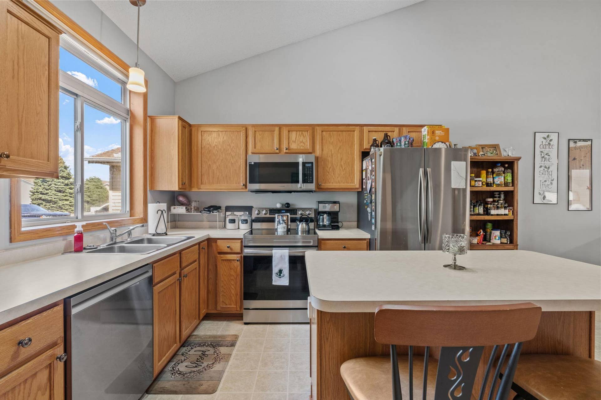1585 Chartreux Avenue, Shakopee, MN 55379 1585 Chartreux Avenue, Shakopee, MN 55379