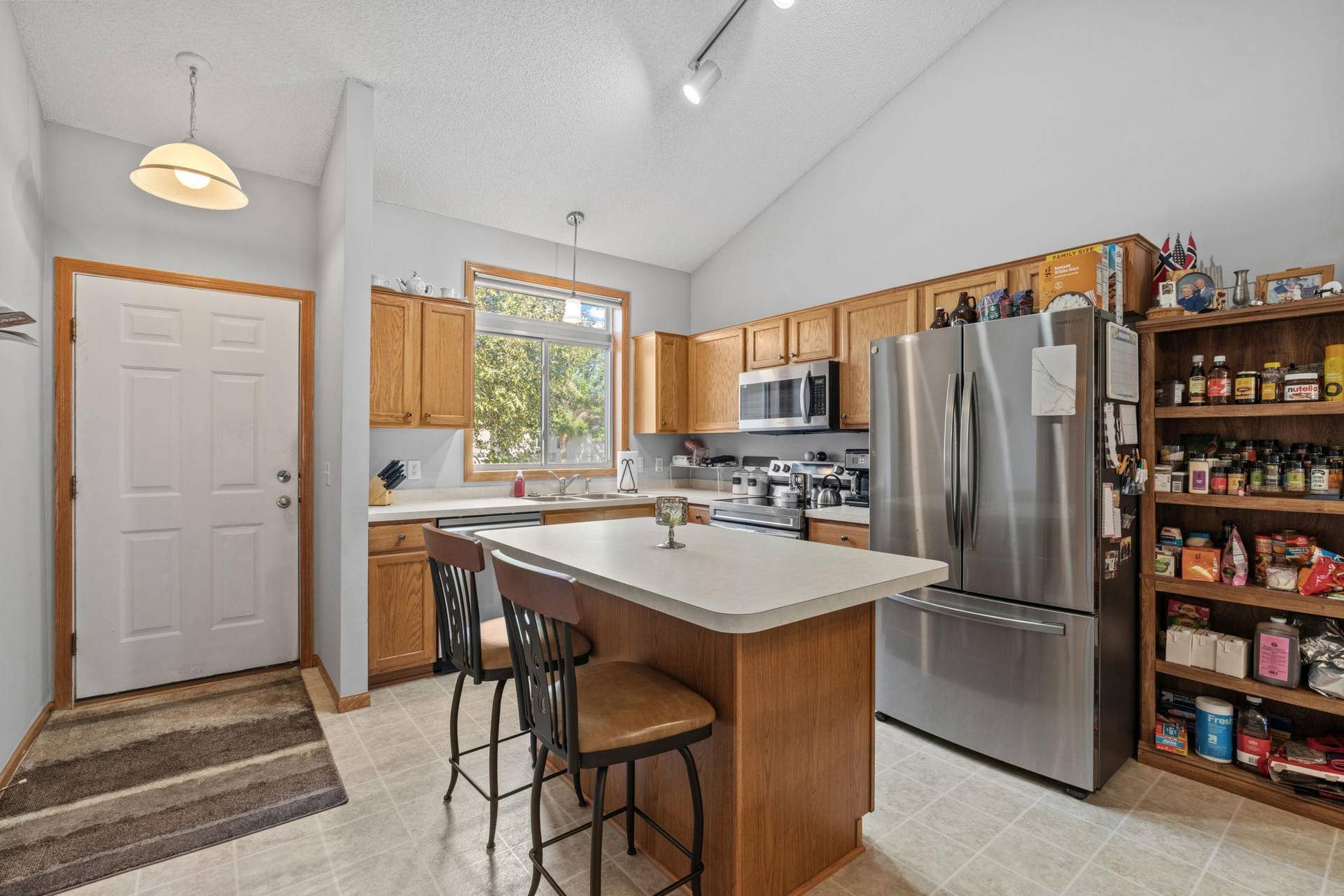 1585 Chartreux Avenue, Shakopee, MN 55379 1585 Chartreux Avenue, Shakopee, MN 55379