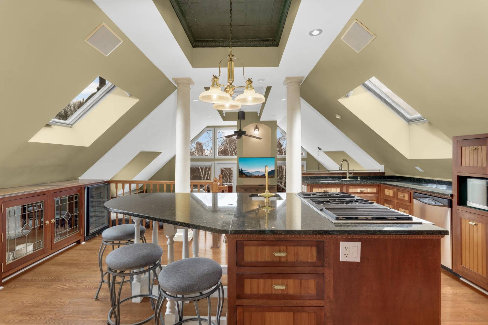 148 Nina Street, #3, 101, Saint Paul, MN 55102 Penthouse living