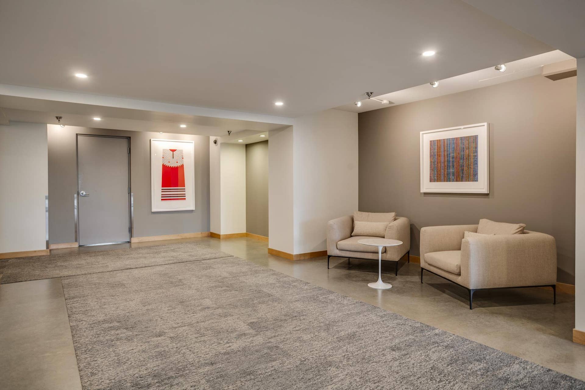 600 S 2nd Street, #S108, 18, Minneapolis, MN 55401 The inviting back lobby leading to the guest parking lot.