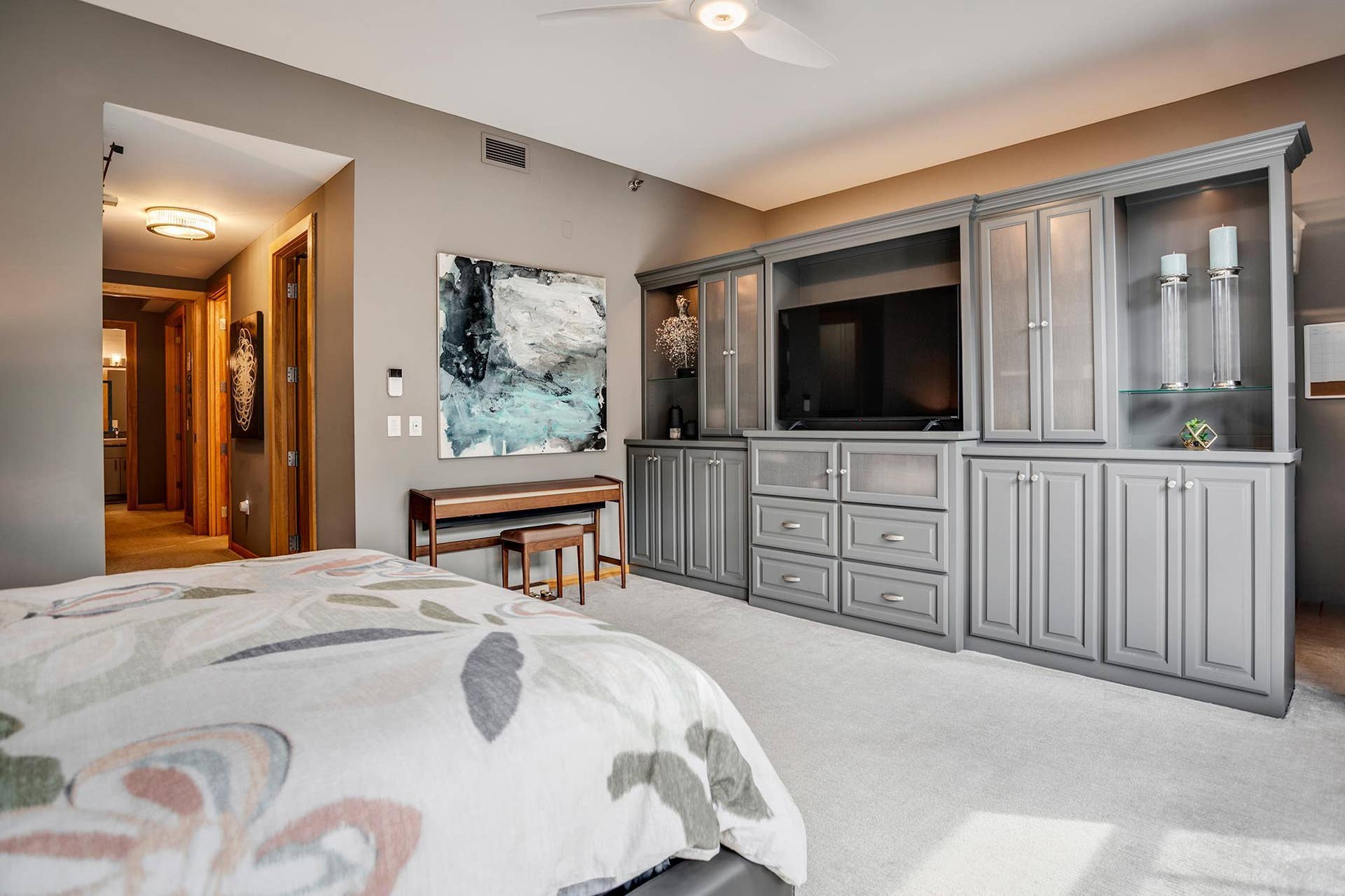 600 S 2nd Street, #S108, 18, Minneapolis, MN 55401 Upstairs, find the spacious owners suite with room for a sitting area, and flex storage space.