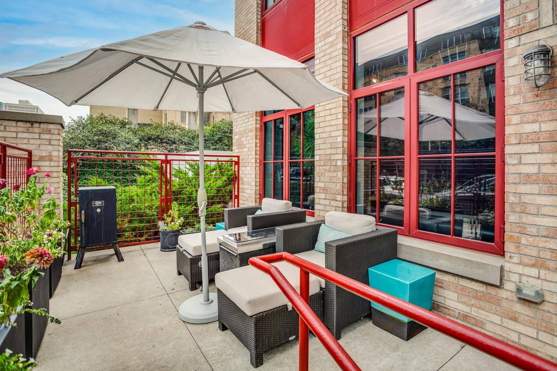 600 S 2nd Street, #S108, 18, Minneapolis, MN 55401 The living room has direct access to the private gated patio, wonderful for indoor-outdoor living in the heart of the city.