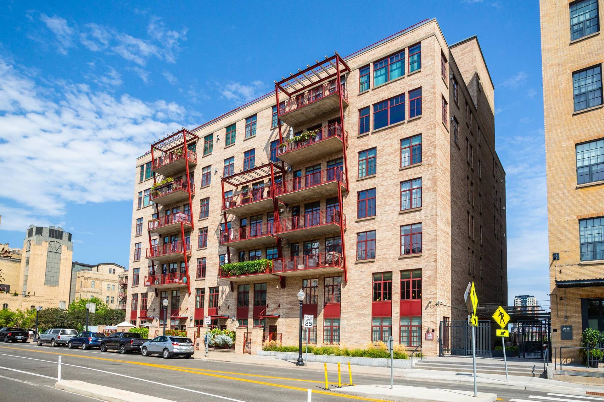 600 S 2nd Street, #S108, 18, Minneapolis, MN 55401 Step inside the award-winning Stone Arch Lofts. This boutique building has only 36 residences.