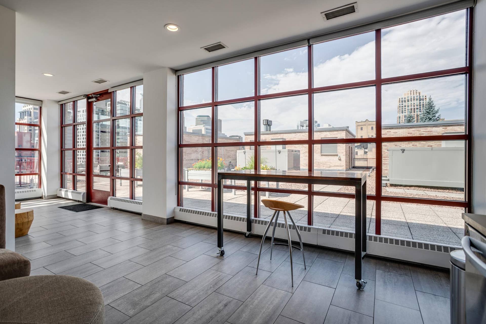 600 S 2nd Street, #S108, 18, Minneapolis, MN 55401 The rooftop level features an indoor party room and catering area.